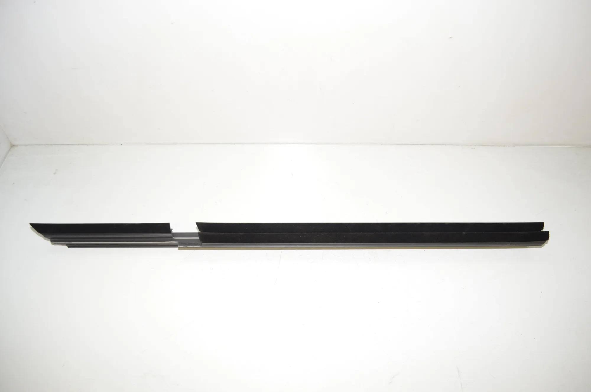Rear Right Door Window Strip – OEM 7336984 · BMW 5 Touring (G31) (2017 - -) 520 d 2021 – 2