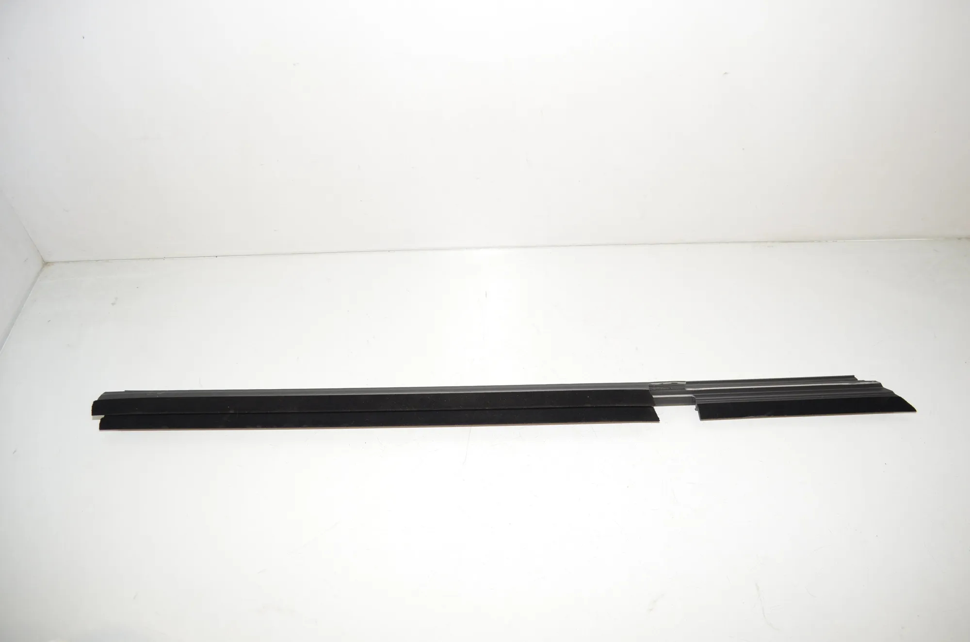 Rear Right Door Window Strip – OEM 7336984 · BMW 5 Touring (G31) (2017 - -) 520 d 2021