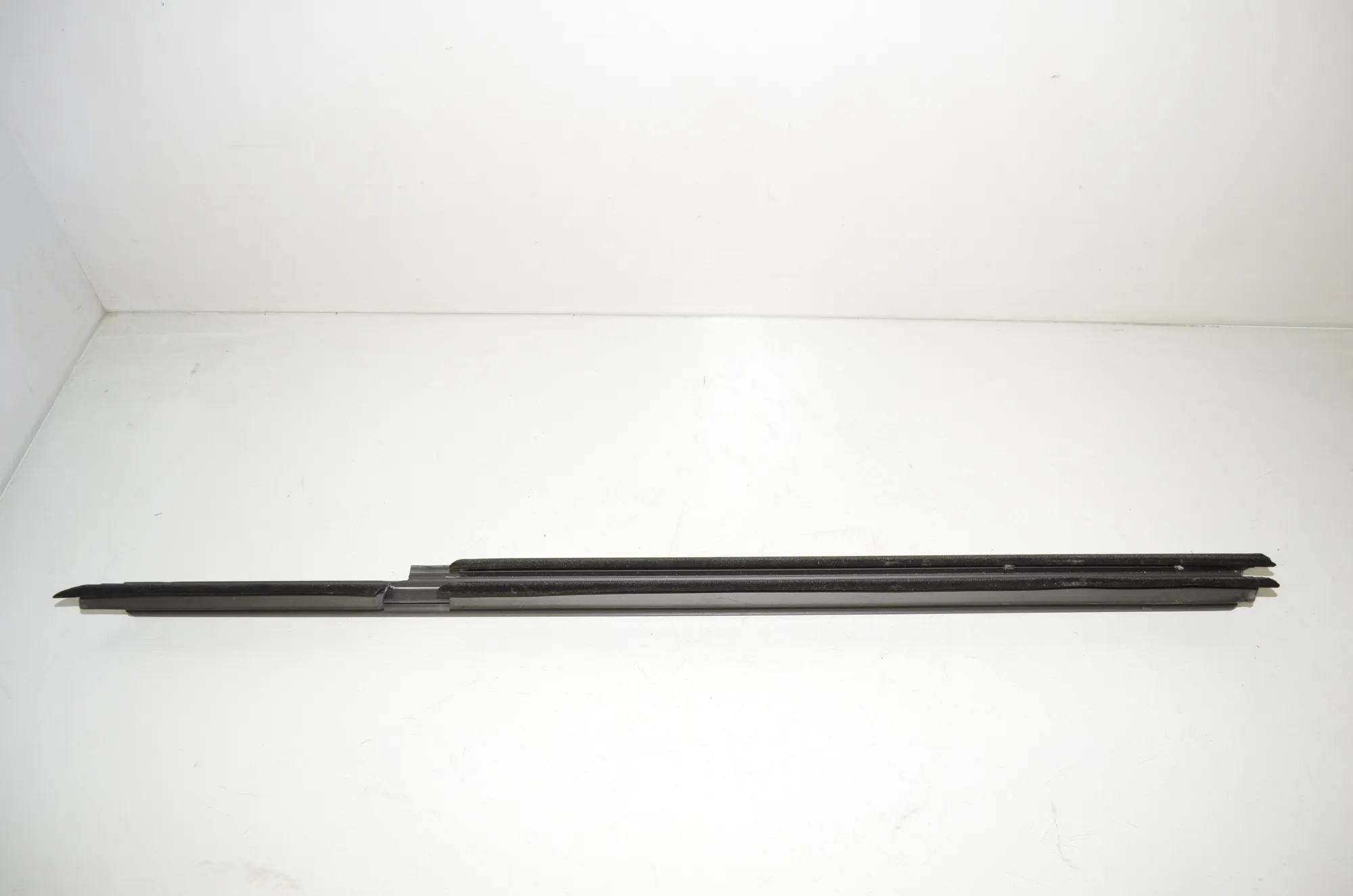 Rear Left Door Window Strip – OEM 7336983 · BMW 5 Touring (G31) (2017 - -) 520 d 2021 – 2