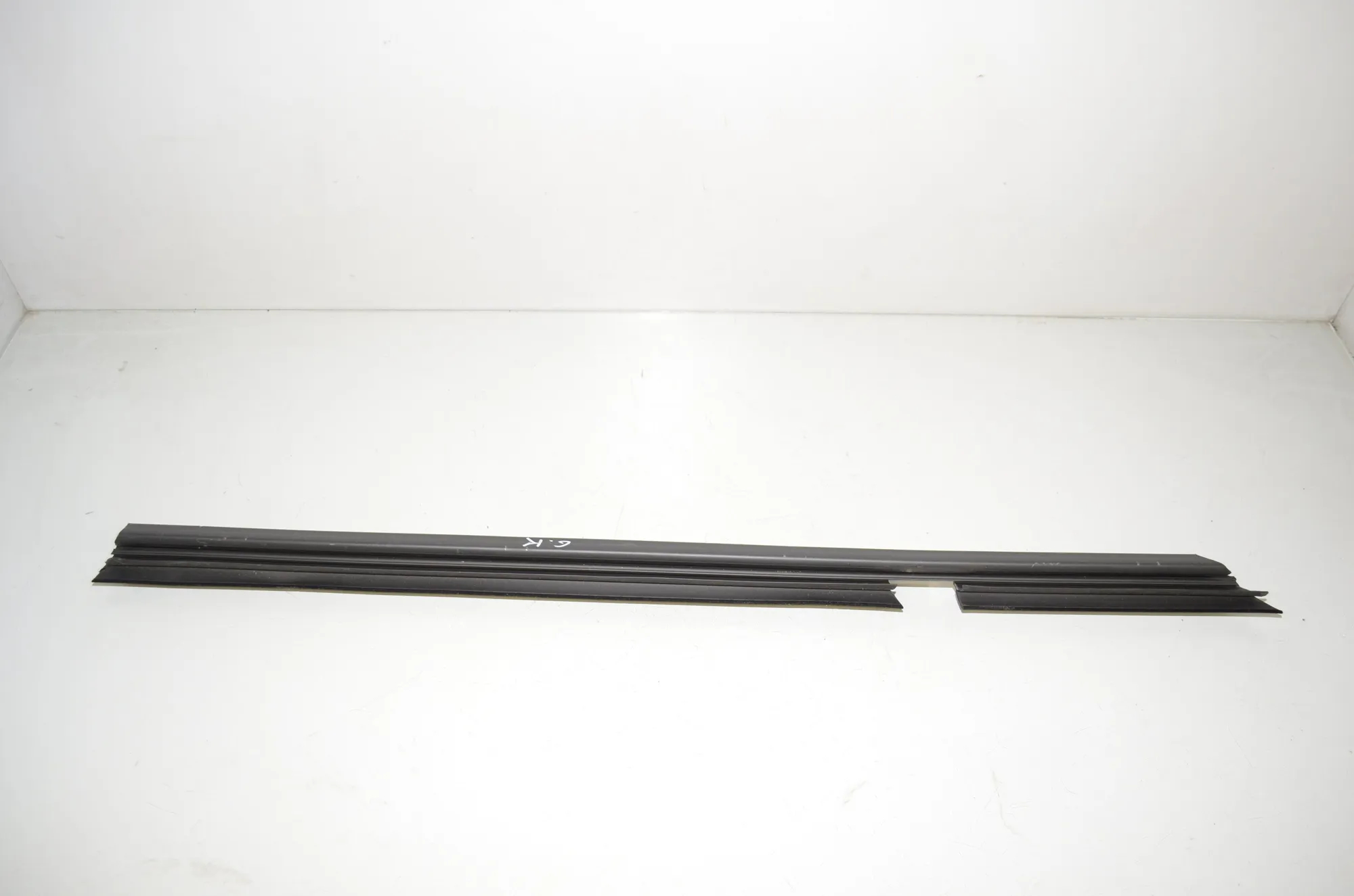 Rear Left Door Window Strip – OEM 7336983 · BMW 5 Touring (G31) (2017 - -) 520 d 2021 – 4