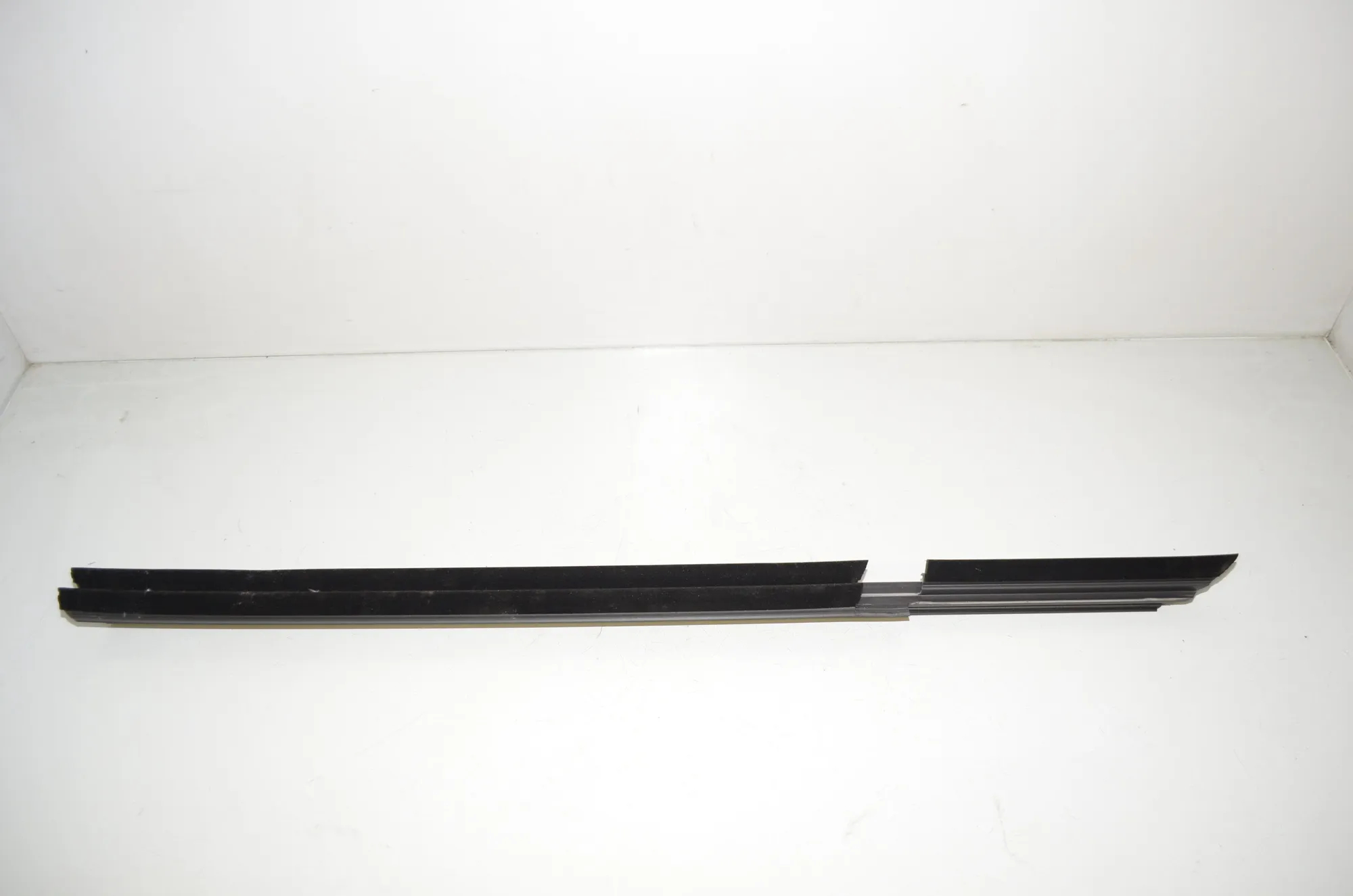 Rear Left Door Window Strip – OEM 7336983 · BMW 5 Touring (G31) (2017 - -) 520 d 2021