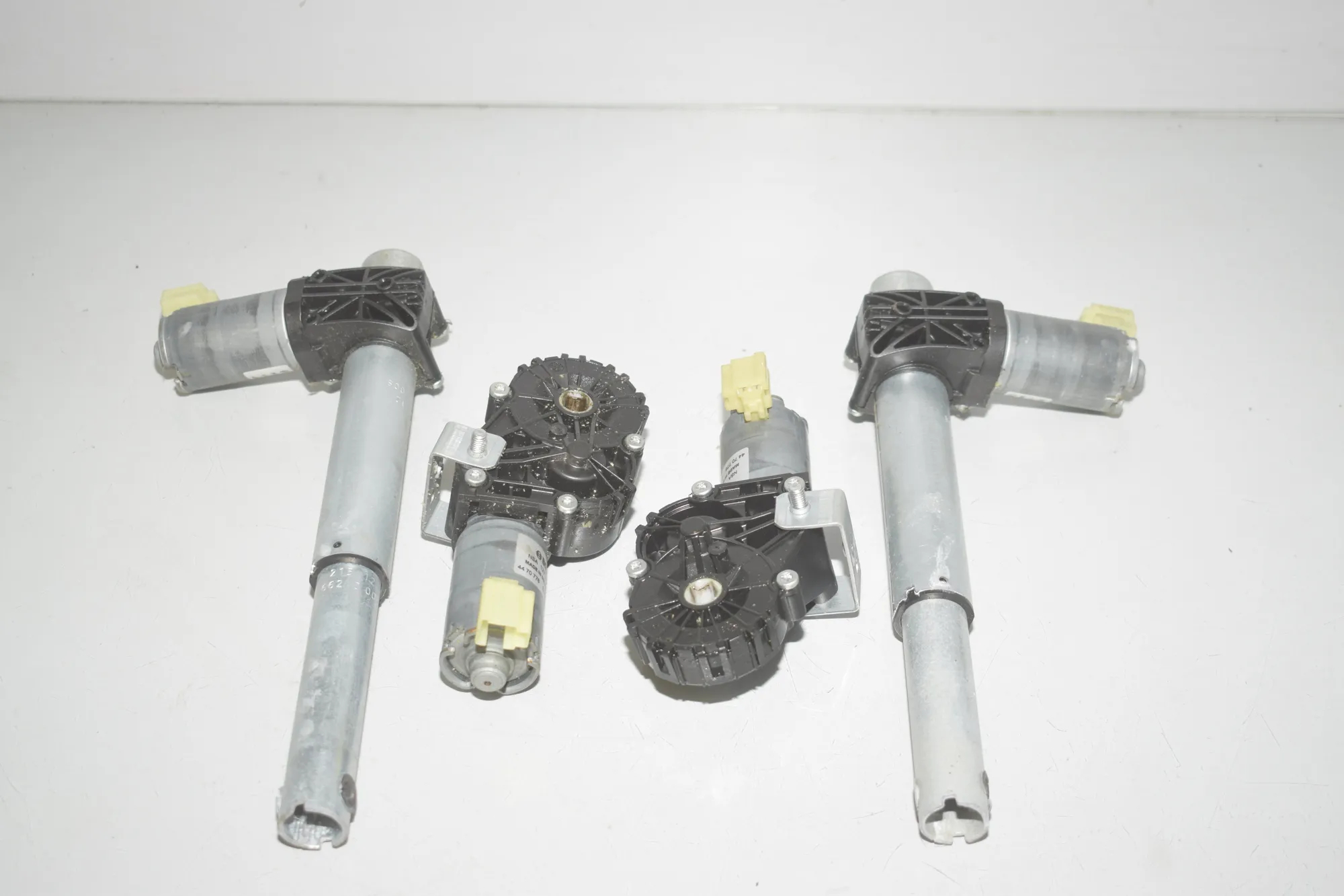 Front Left Seat Control Motor – OEM 9168756 · BMW 5 (F10) BMW 5 (F10) 518 d 2014 – 3