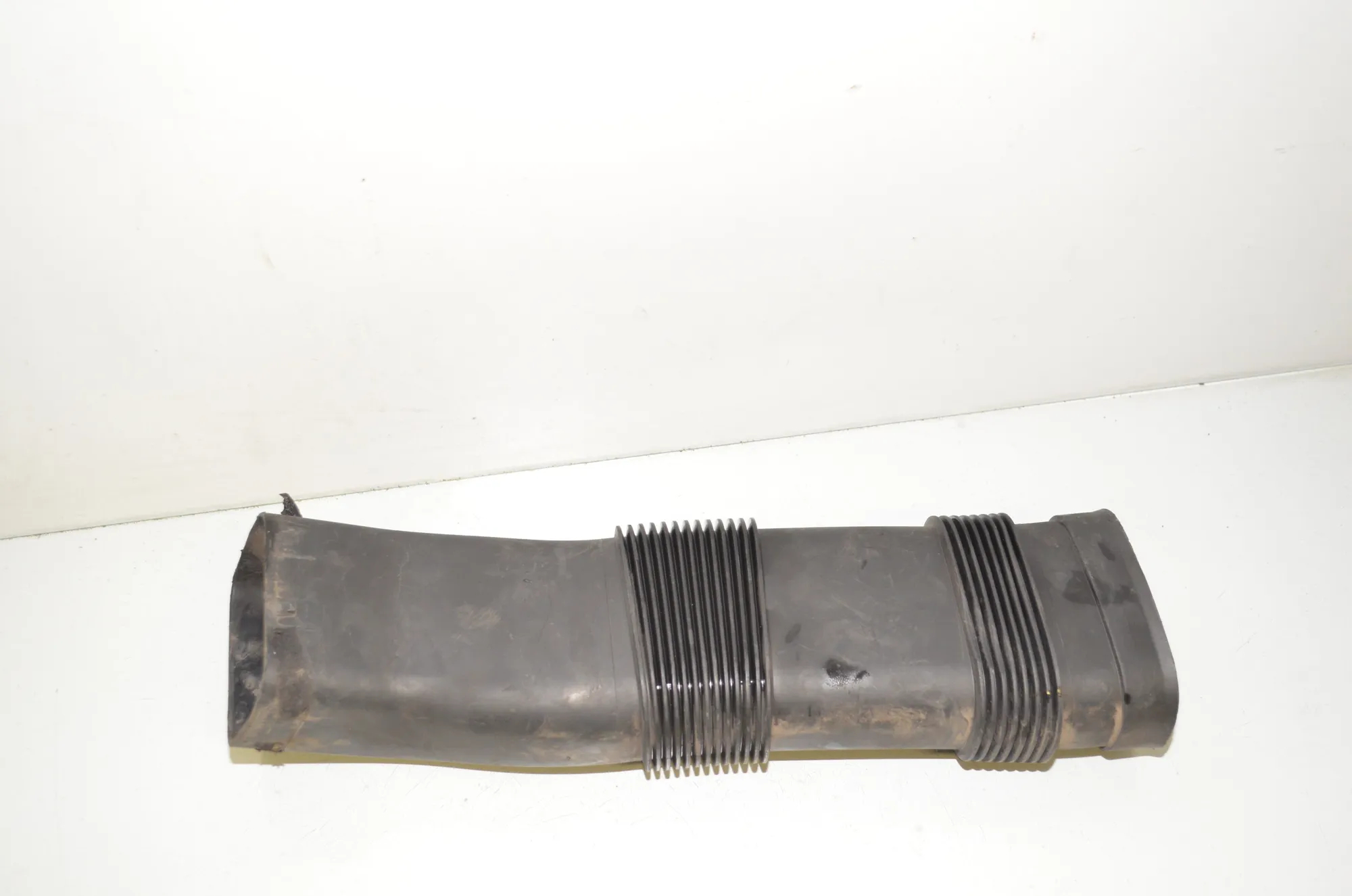 Air Intake Tube – OEM 8507567 · BMW 3 (F30, F80) 330 d xDrive 2015 – 4
