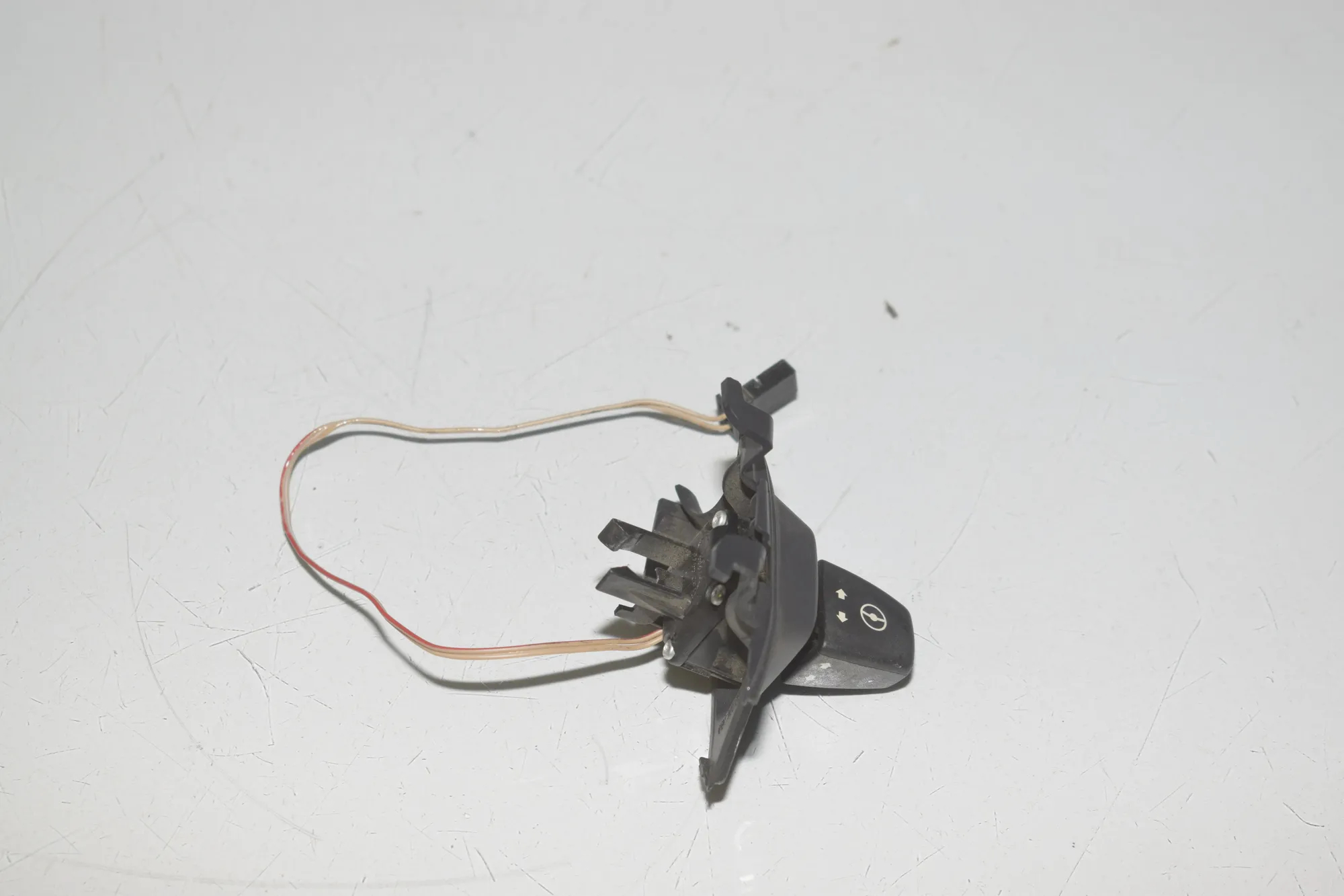 Steering Wheel Adjustment Switch – OEM 6966710 · BMW X5 (E70) xDrive 30 d 2011 – 3
