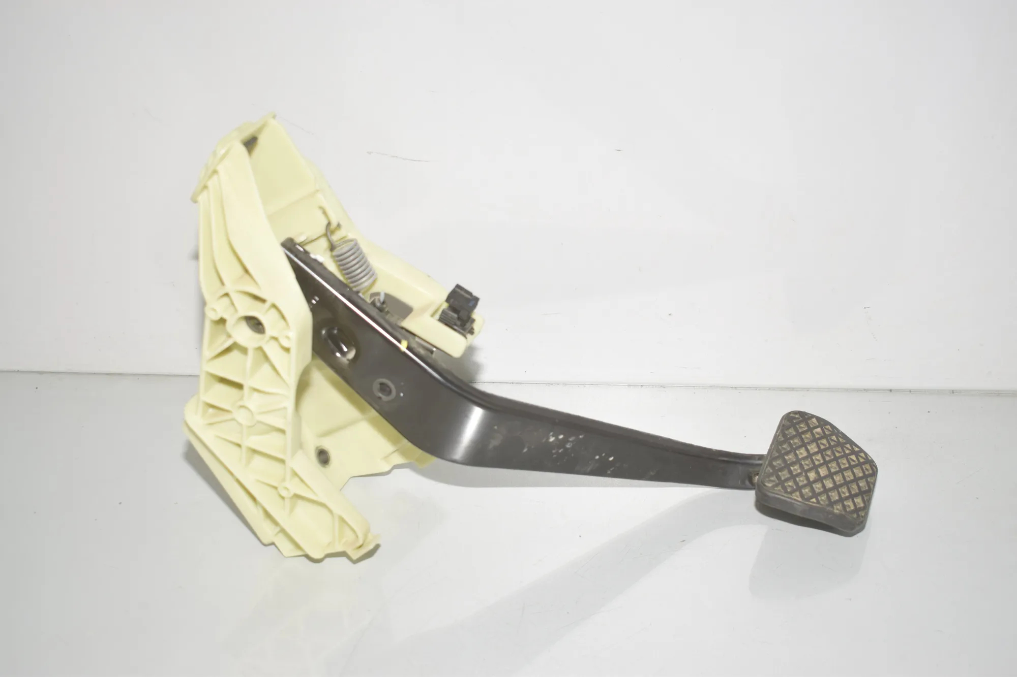 Brake Pedal – OEM 6791900 · BMW X5 (E70) xDrive 30 d 2011 – 2