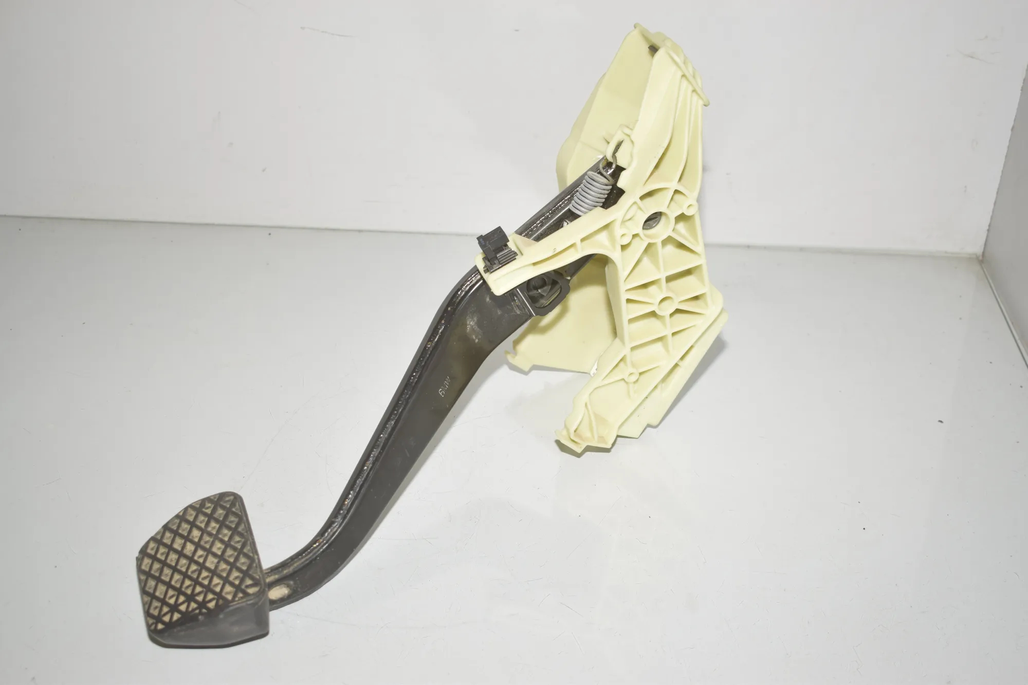 Brake Pedal – OEM 6791900 · BMW X5 (E70) xDrive 30 d 2011 – 4