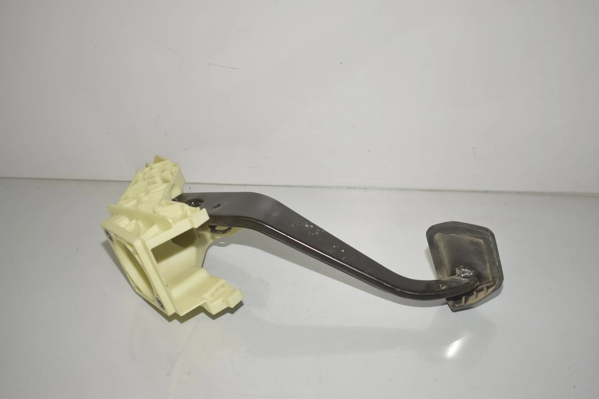Brake Pedal – OEM 6791900 · BMW X5 (E70) xDrive 30 d 2011 – 3