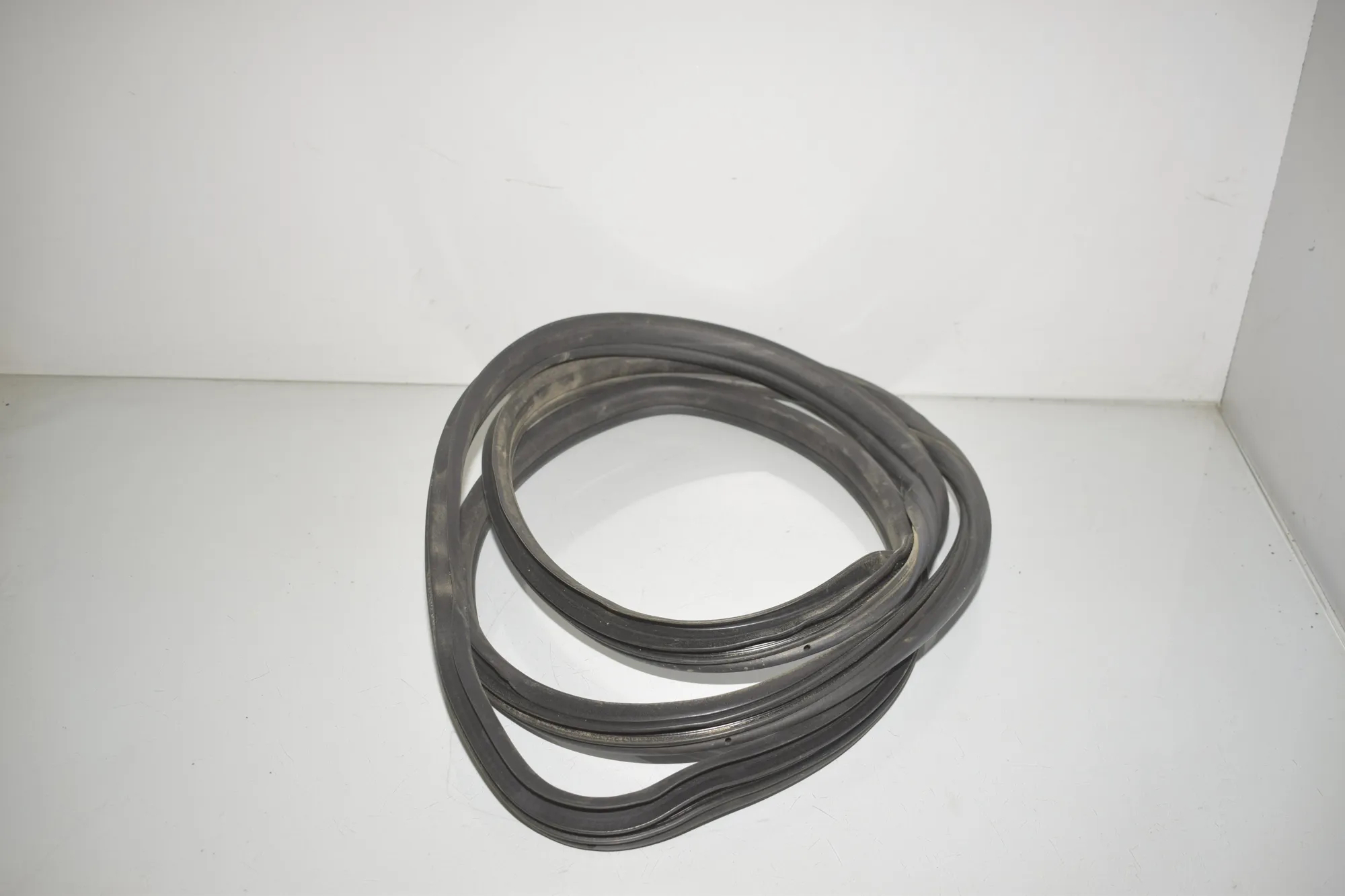 Rear Left Door Seal Rubber – OEM 7220382 · BMW X5 (E70) xDrive 30 d 2011 – 2