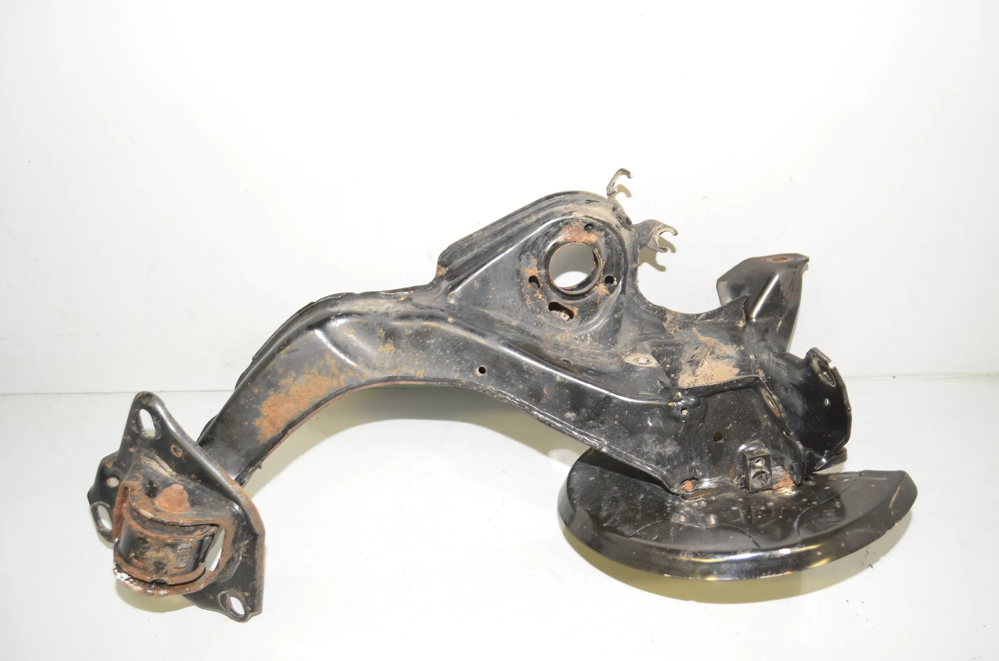 Rear Left Wheel Hub Spindle – OEM 8842879 · BMW 2 Gran Tourer (F46) 220 d xDrive 2016 – 4