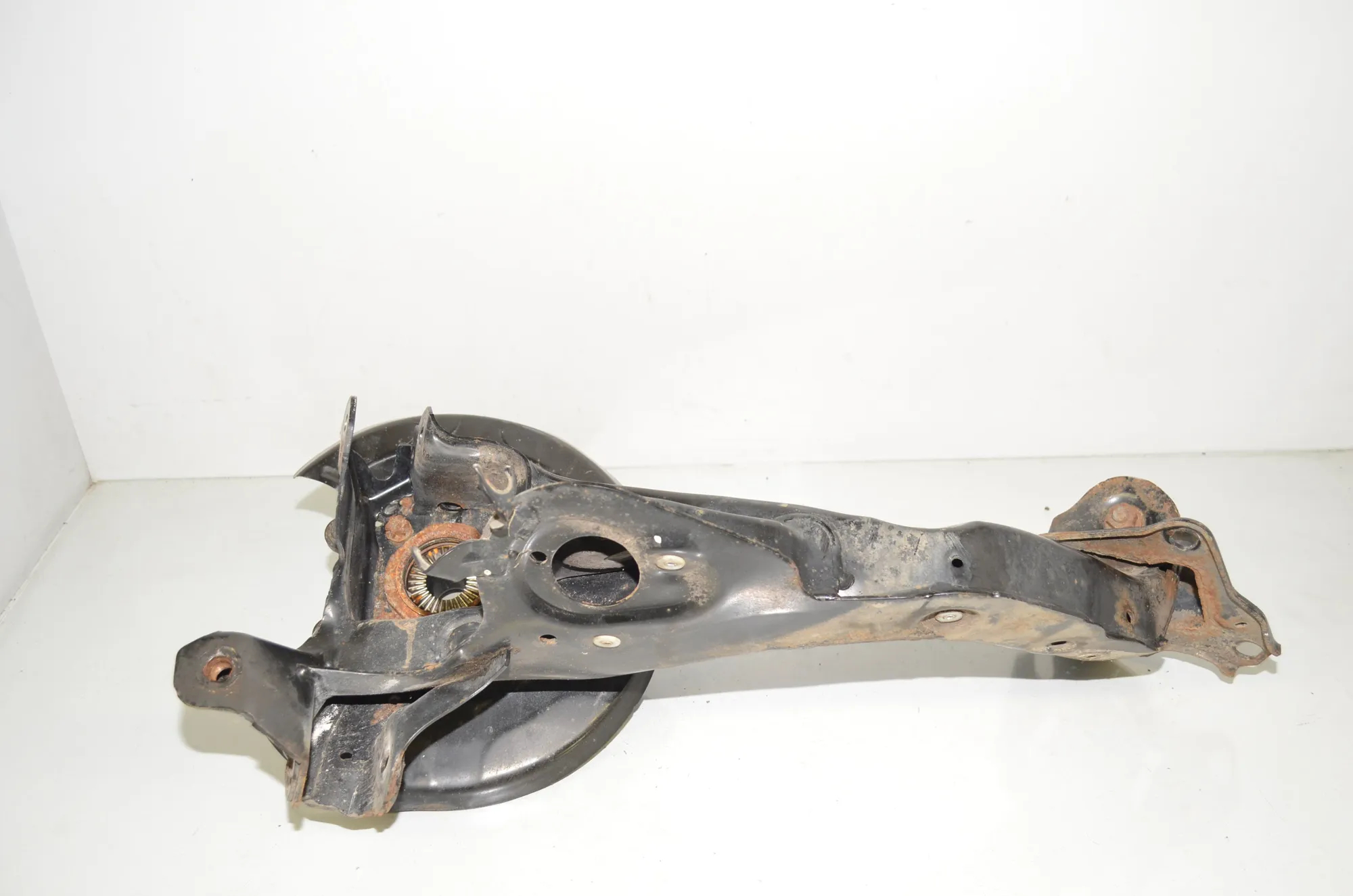 Rear Left Wheel Hub Spindle – OEM 8842879 · BMW 2 Gran Tourer (F46) 220 d xDrive 2016 – 3