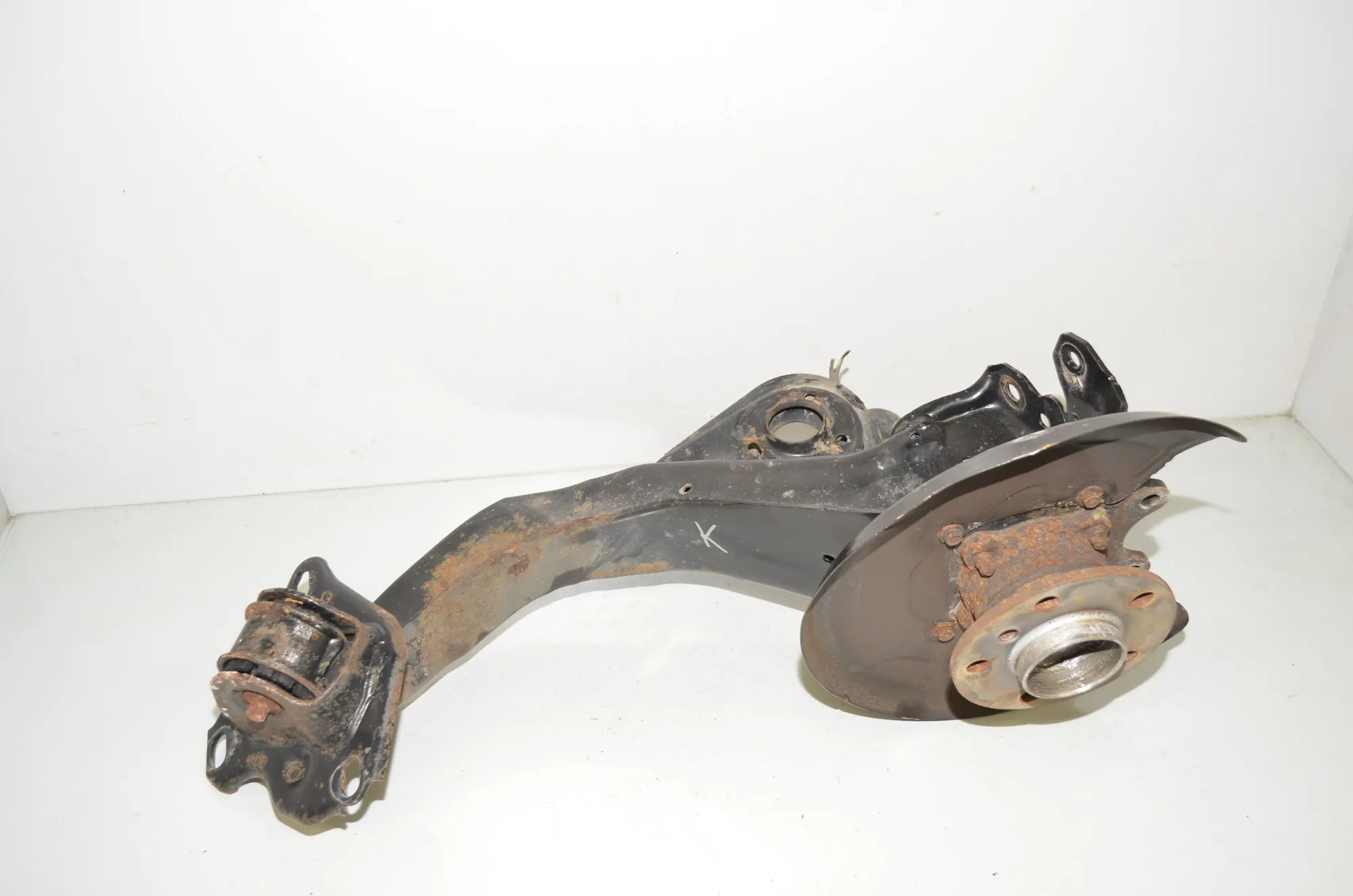 Rear Left Wheel Hub Spindle – OEM 8842879 · BMW 2 Gran Tourer (F46) 220 d xDrive 2016