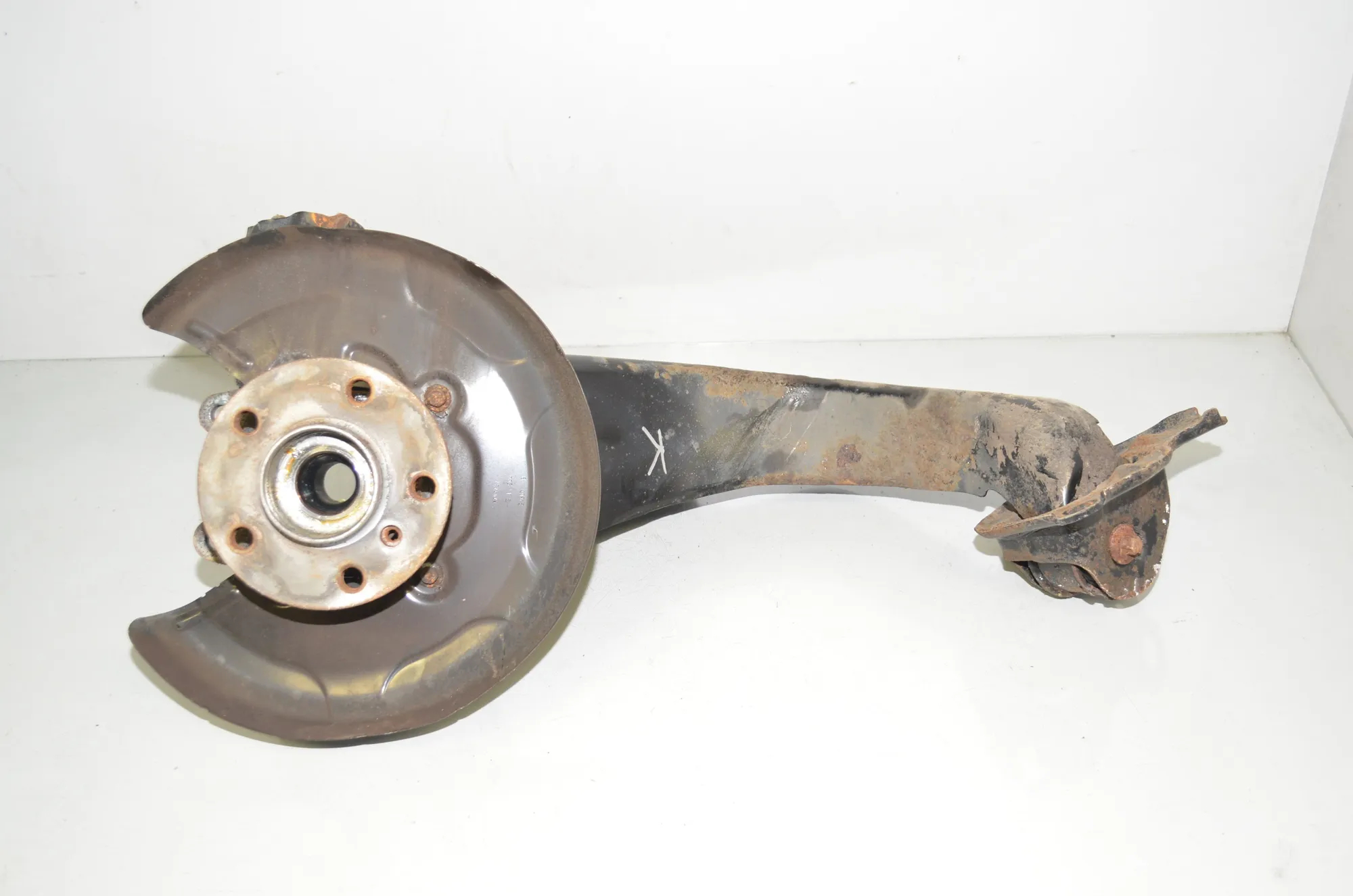 Rear Left Wheel Hub Spindle – OEM 8842879 · BMW 2 Gran Tourer (F46) 220 d xDrive 2016 – 2