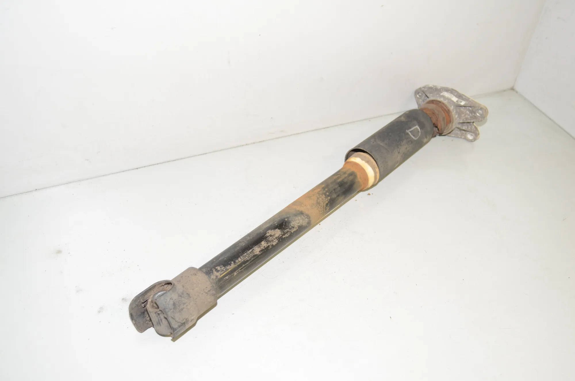 Rear Right Shock Absorber – OEM 6870081 · BMW 2 Gran Tourer (F46) 220 d xDrive 2016 – 3