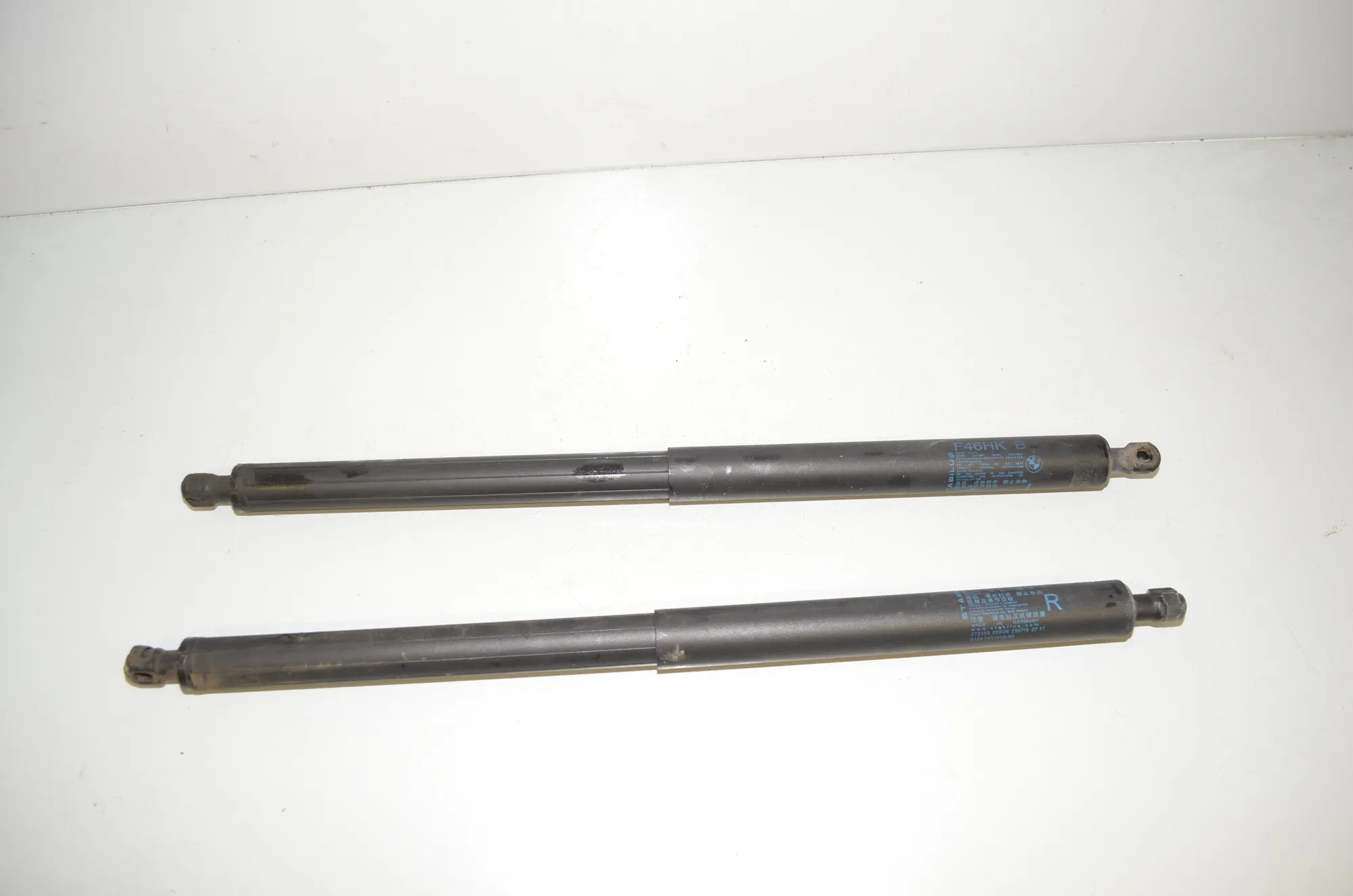 Left Side Tailgate Gas Strut – OEM 7411918 · BMW 2 Gran Tourer (F46) 220 d xDrive 2016 – 4