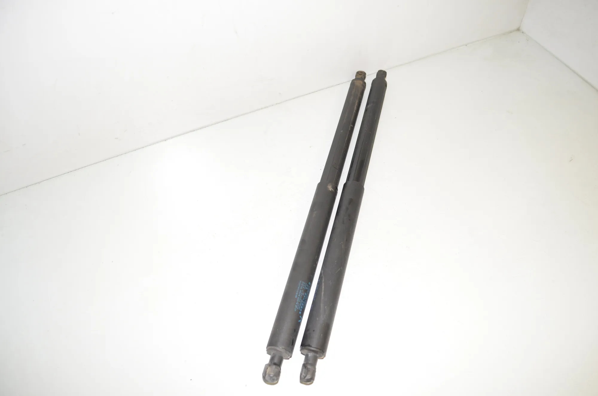 Left Side Tailgate Gas Strut – OEM 7411918 · BMW 2 Gran Tourer (F46) 220 d xDrive 2016 – 2