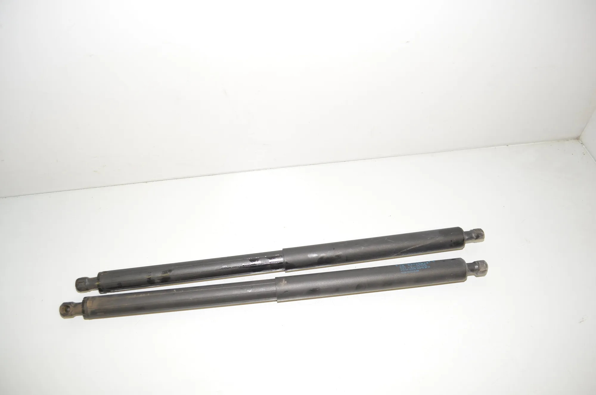 Left Side Tailgate Gas Strut – OEM 7411918 · BMW 2 Gran Tourer (F46) 220 d xDrive 2016 – 3