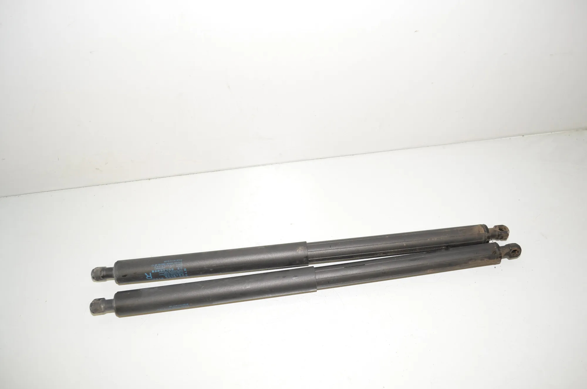 Left Side Tailgate Gas Strut – OEM 7411918 · BMW 2 Gran Tourer (F46) 220 d xDrive 2016