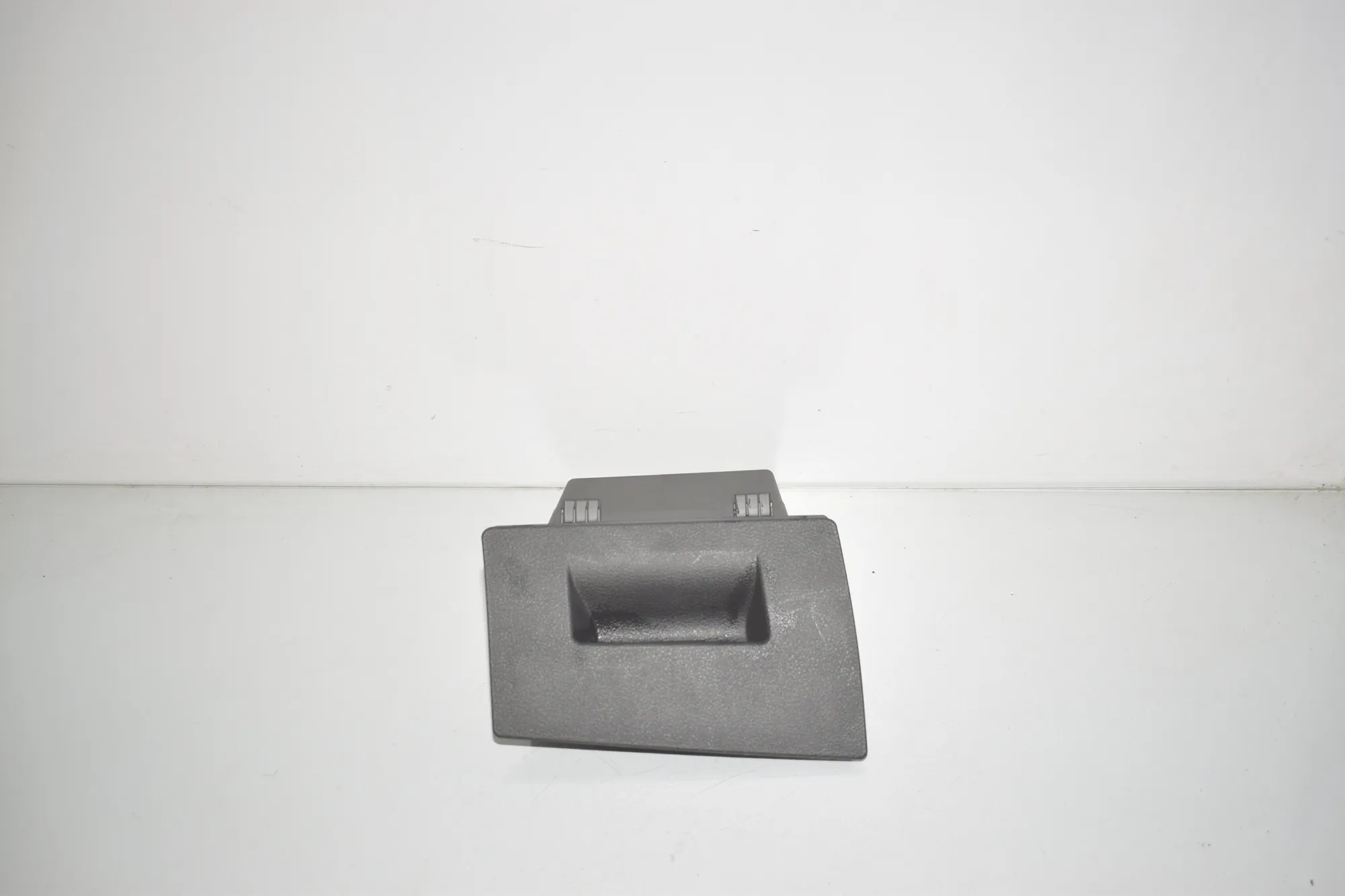 Glove Compartment – OEM 9262975 · BMW 2 Gran Tourer (F46) 220 d xDrive 2016