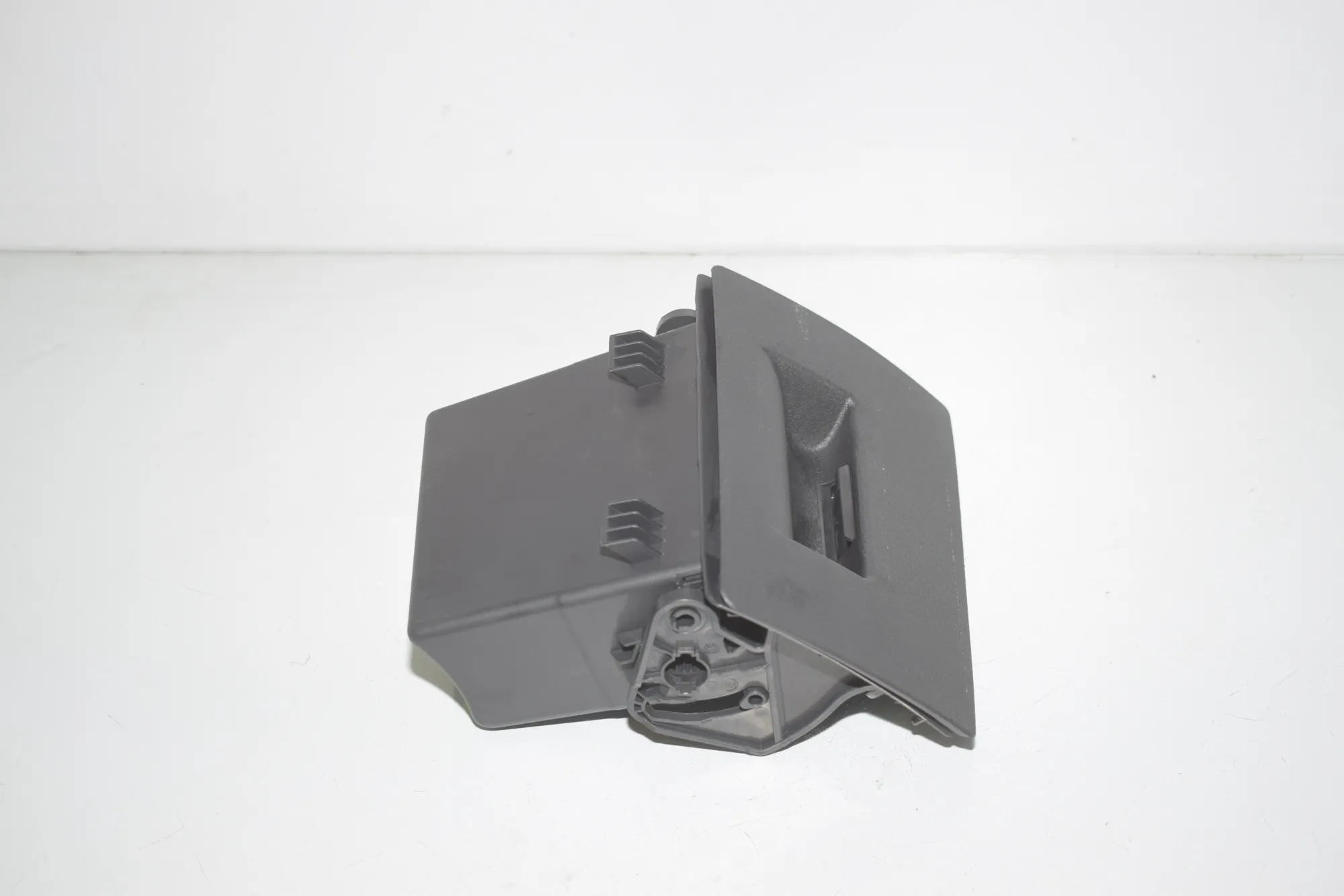 Glove Compartment – OEM 9262975 · BMW 2 Gran Tourer (F46) 220 d xDrive 2016 – 2