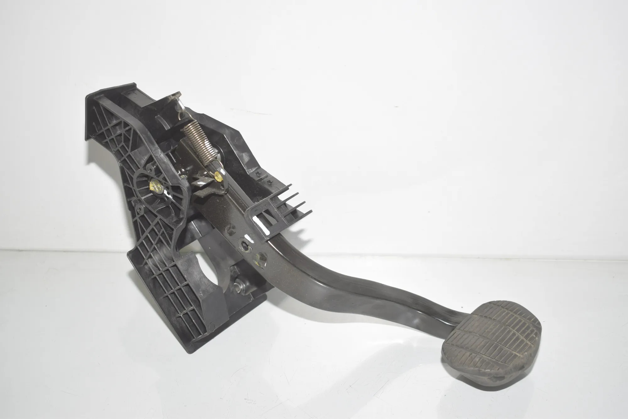 Brake Pedal – OEM 6856596 · BMW 2 Gran Tourer (F46) 220 d xDrive 2016 – 2