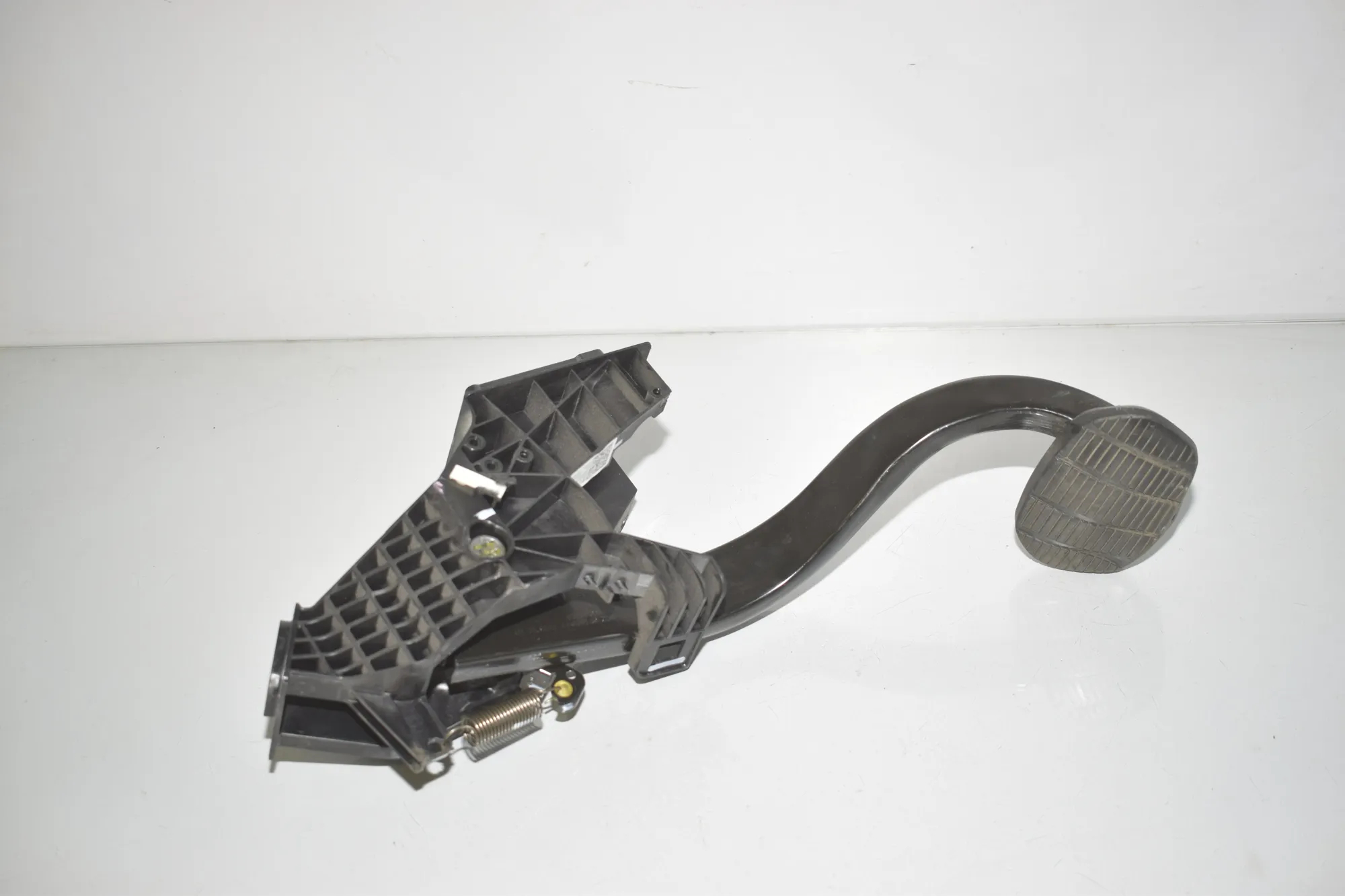 Brake Pedal – OEM 6856596 · BMW 2 Gran Tourer (F46) 220 d xDrive 2016 – 3
