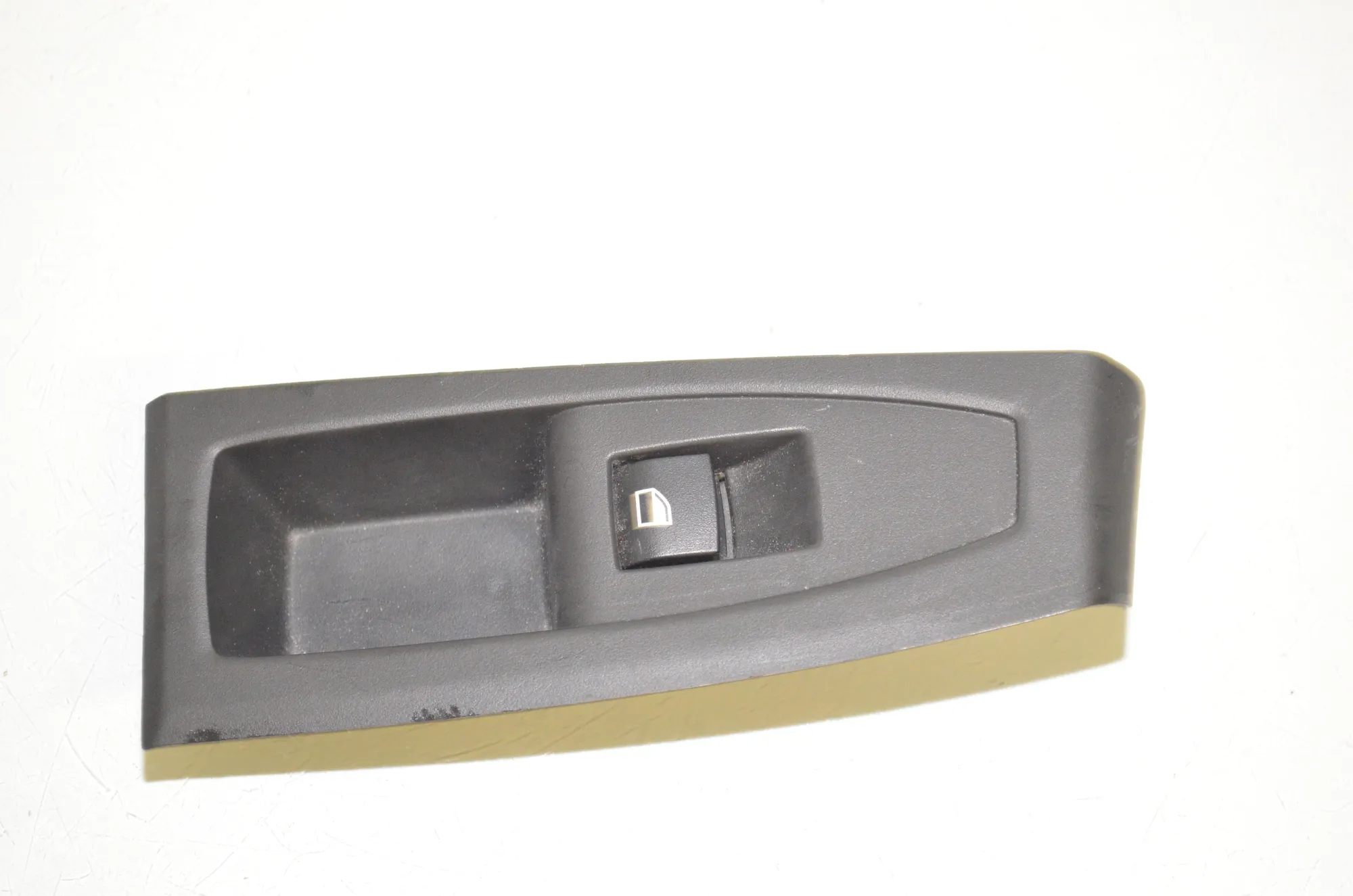 Rear Left Door Window Switch – OEM 9208107 · BMW 2 Gran Tourer (F46) 220 d xDrive 2016 – 2