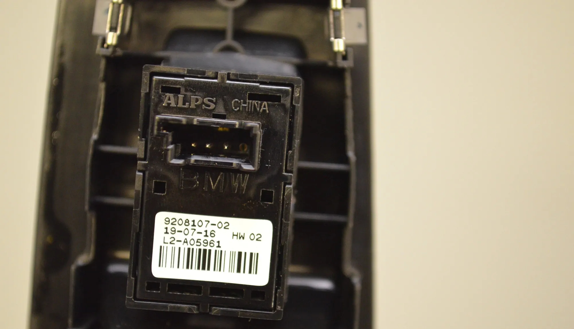 Rear Left Door Window Switch – OEM 9208107 · BMW 2 Gran Tourer (F46) 220 d xDrive 2016 – 4