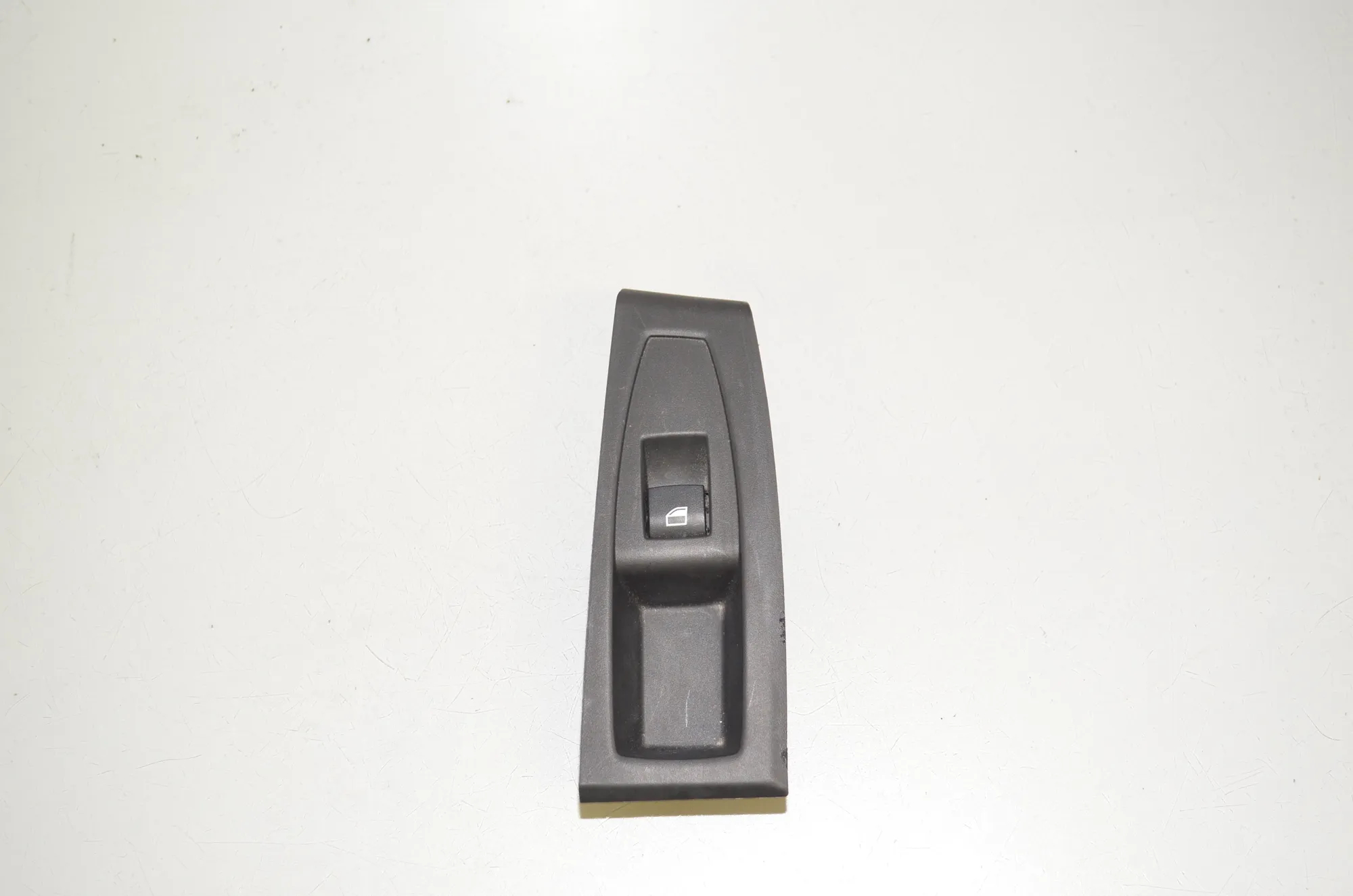 Rear Left Door Window Switch – OEM 9208107 · BMW 2 Gran Tourer (F46) 220 d xDrive 2016