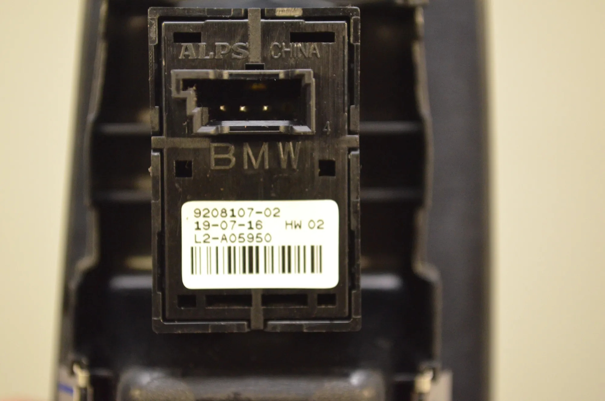 Front Right Door Window Switch – OEM 9208107 · BMW 2 Gran Tourer (F46) 220 d xDrive 2016 – 5