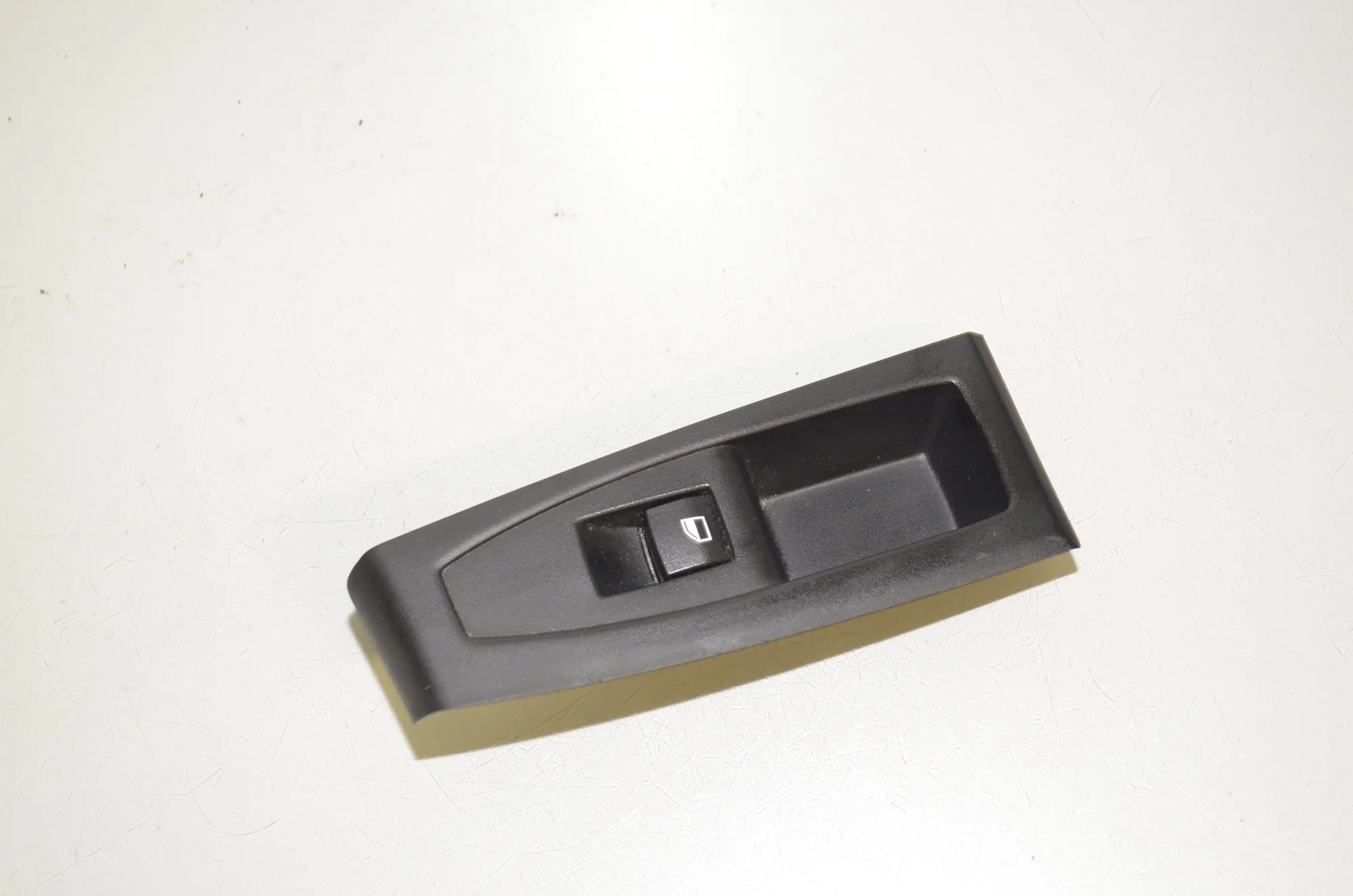 Front Right Door Window Switch – OEM 9208107 · BMW 2 Gran Tourer (F46) 220 d xDrive 2016 – 2
