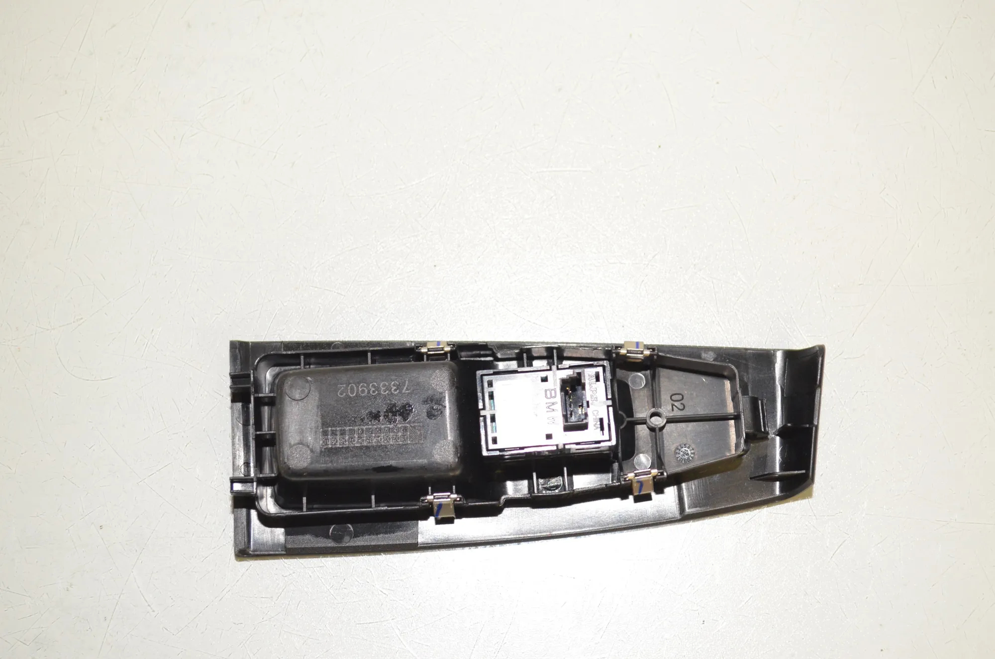 Front Right Door Window Switch – OEM 9208107 · BMW 2 Gran Tourer (F46) 220 d xDrive 2016 – 4