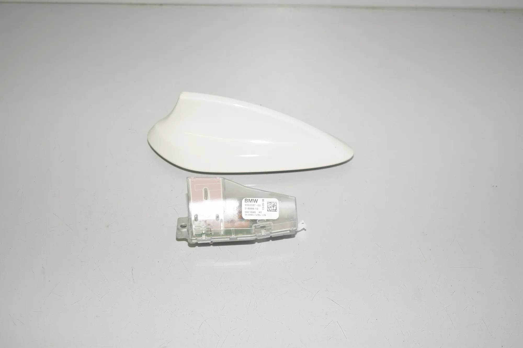 Antenna Trim – OEM 9227775 · BMW 2 Gran Tourer (F46) 220 d xDrive 2016 – 2