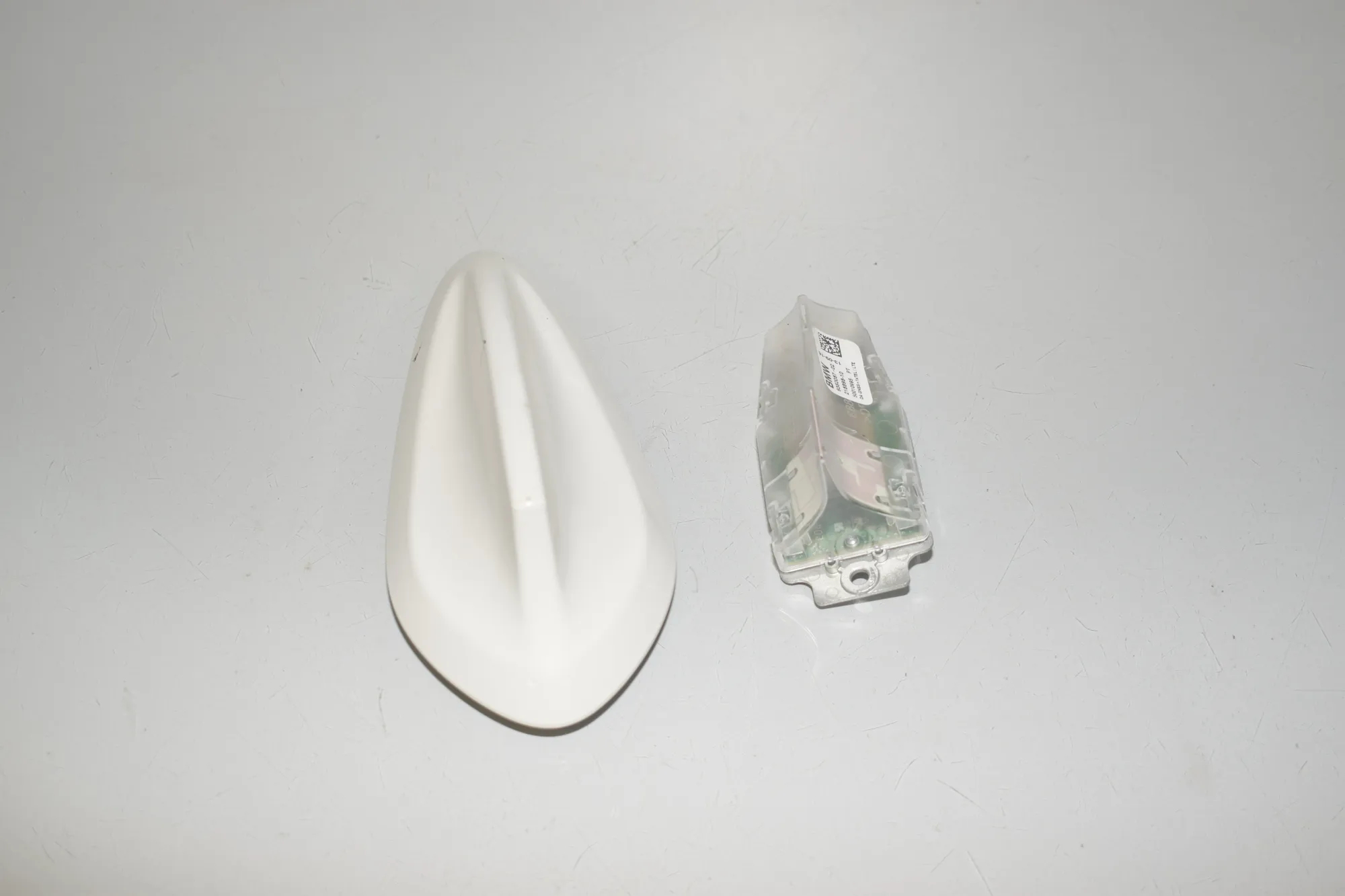Antenna Trim – OEM 9227775 · BMW 2 Gran Tourer (F46) 220 d xDrive 2016