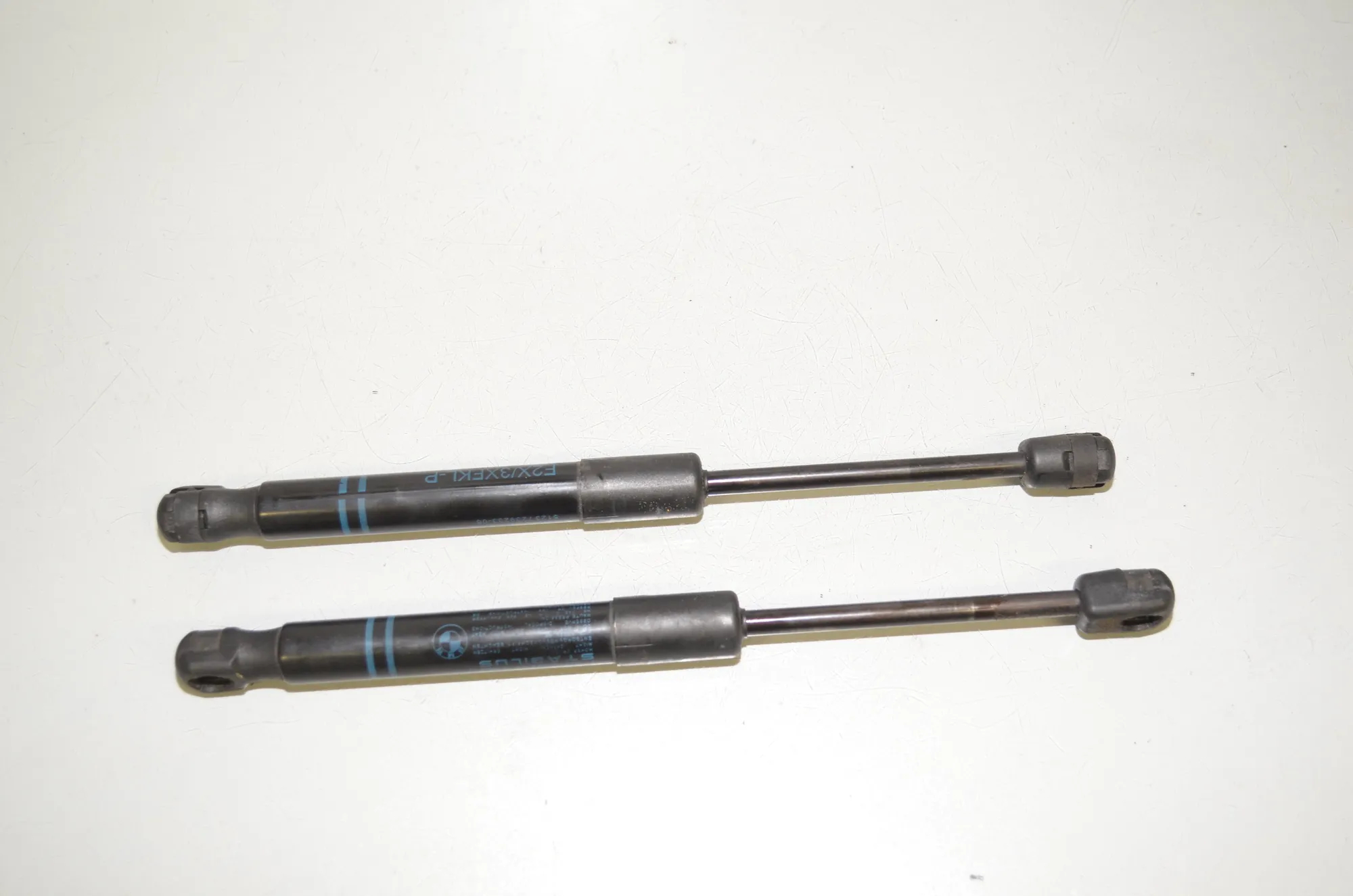 Front Left Bonnet Strut – OEM 7239233 · BMW 3 Touring (F31) 320 d 2013