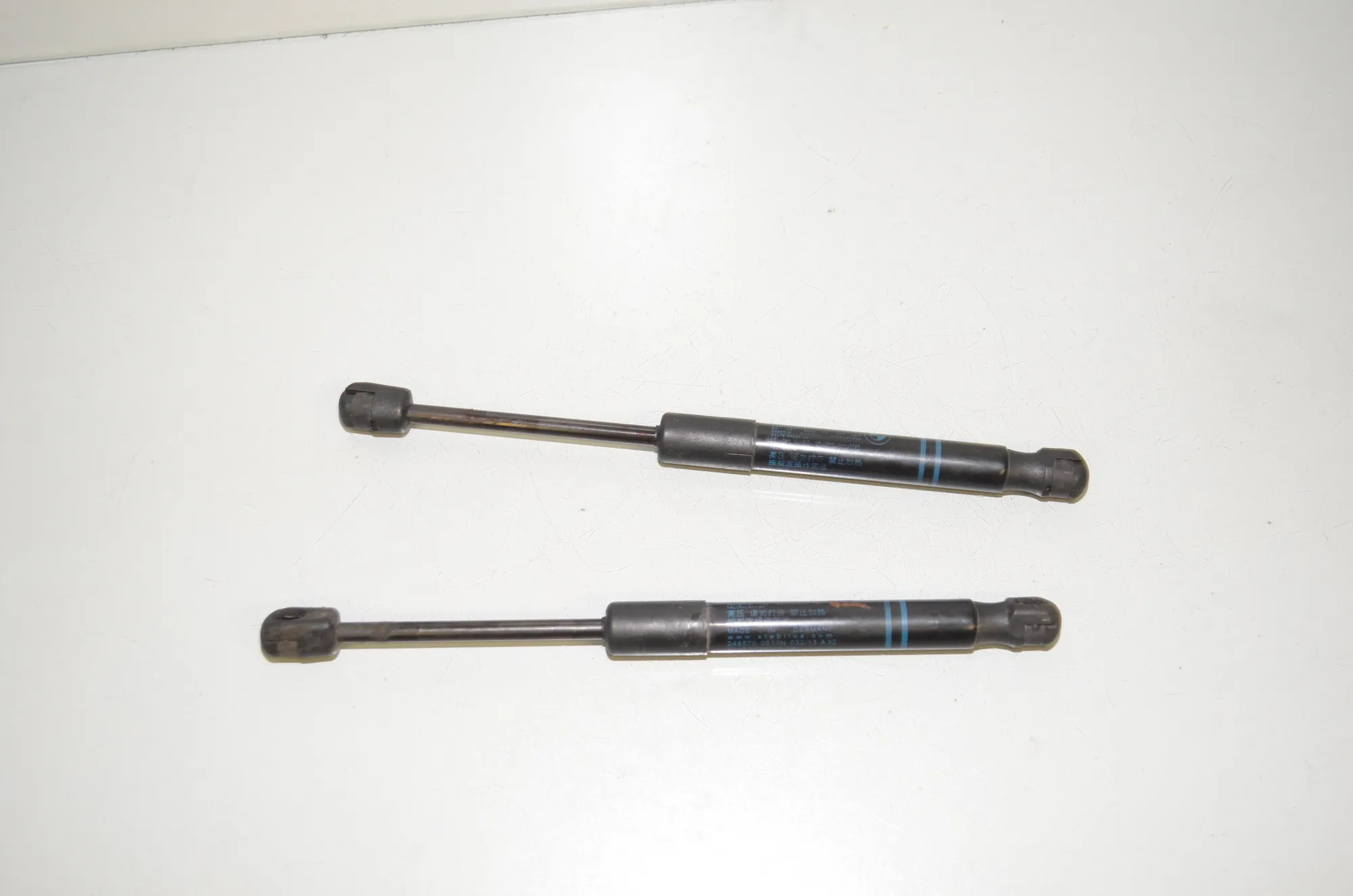 Front Left Bonnet Strut – OEM 7239233 · BMW 3 Touring (F31) 320 d 2013 – 3