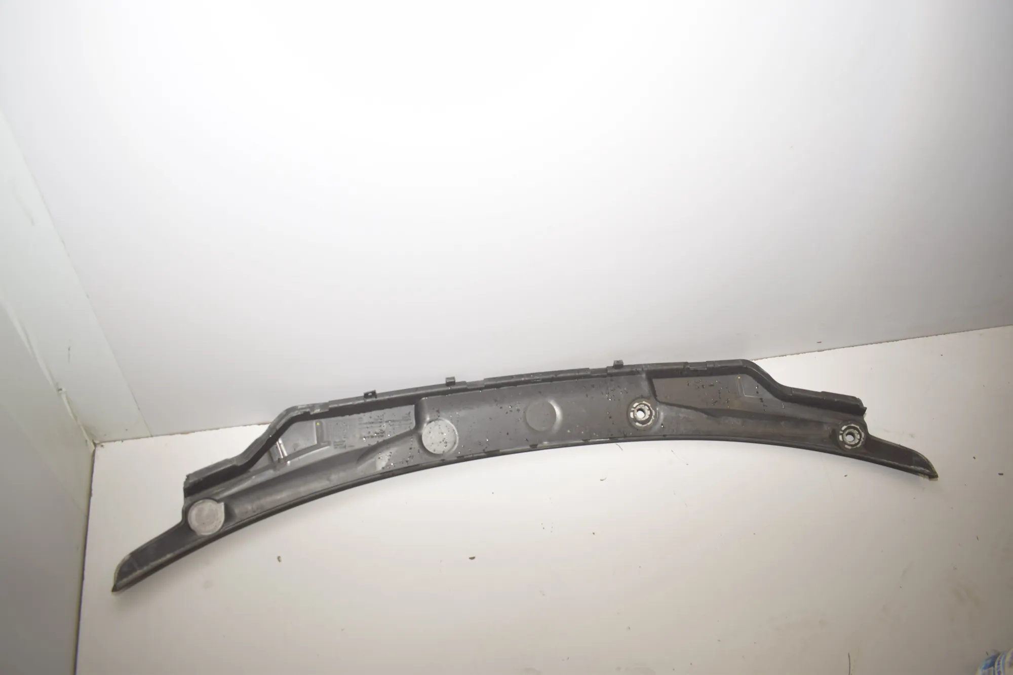 Front Wiper Cowl Trim – OEM 7305485 · BMW 2 Gran Tourer (F46) 220 d xDrive 2016 – 3