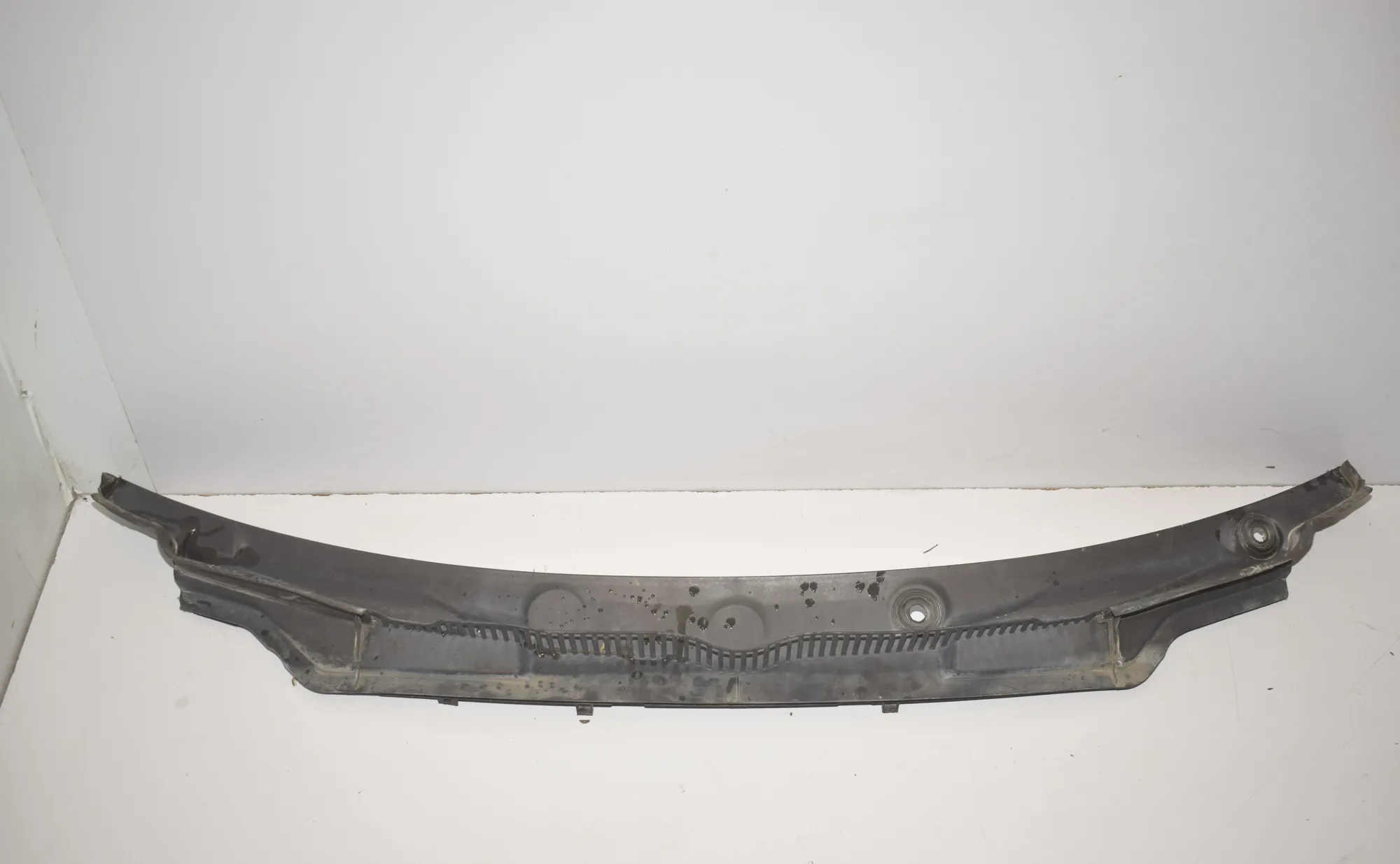 Front Wiper Cowl Trim – OEM 7305485 · BMW 2 Gran Tourer (F46) 220 d xDrive 2016