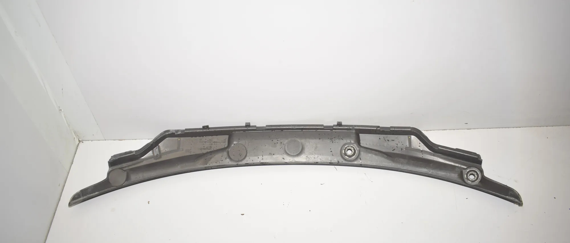 Front Wiper Cowl Trim – OEM 7305485 · BMW 2 Gran Tourer (F46) 220 d xDrive 2016 – 2