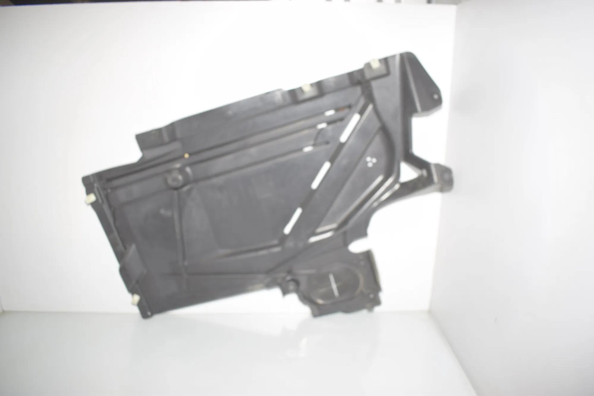 Rear Left Underbody Cover – OEM 7290807 · BMW 2 Gran Tourer (F46) 220 d xDrive 2016 – 3