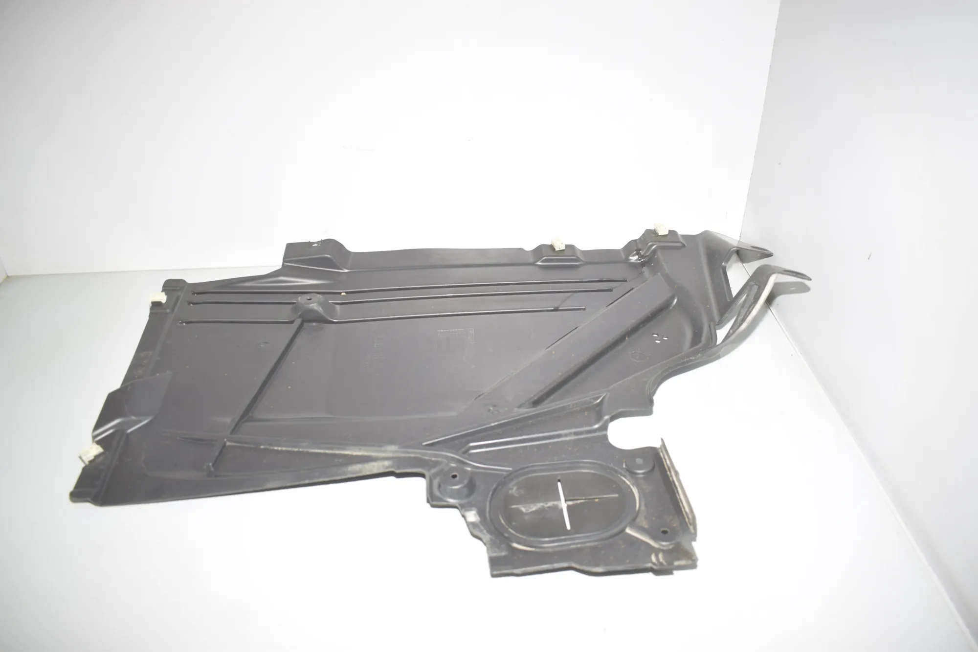 Rear Left Underbody Cover – OEM 7290807 · BMW 2 Gran Tourer (F46) 220 d xDrive 2016 – 2