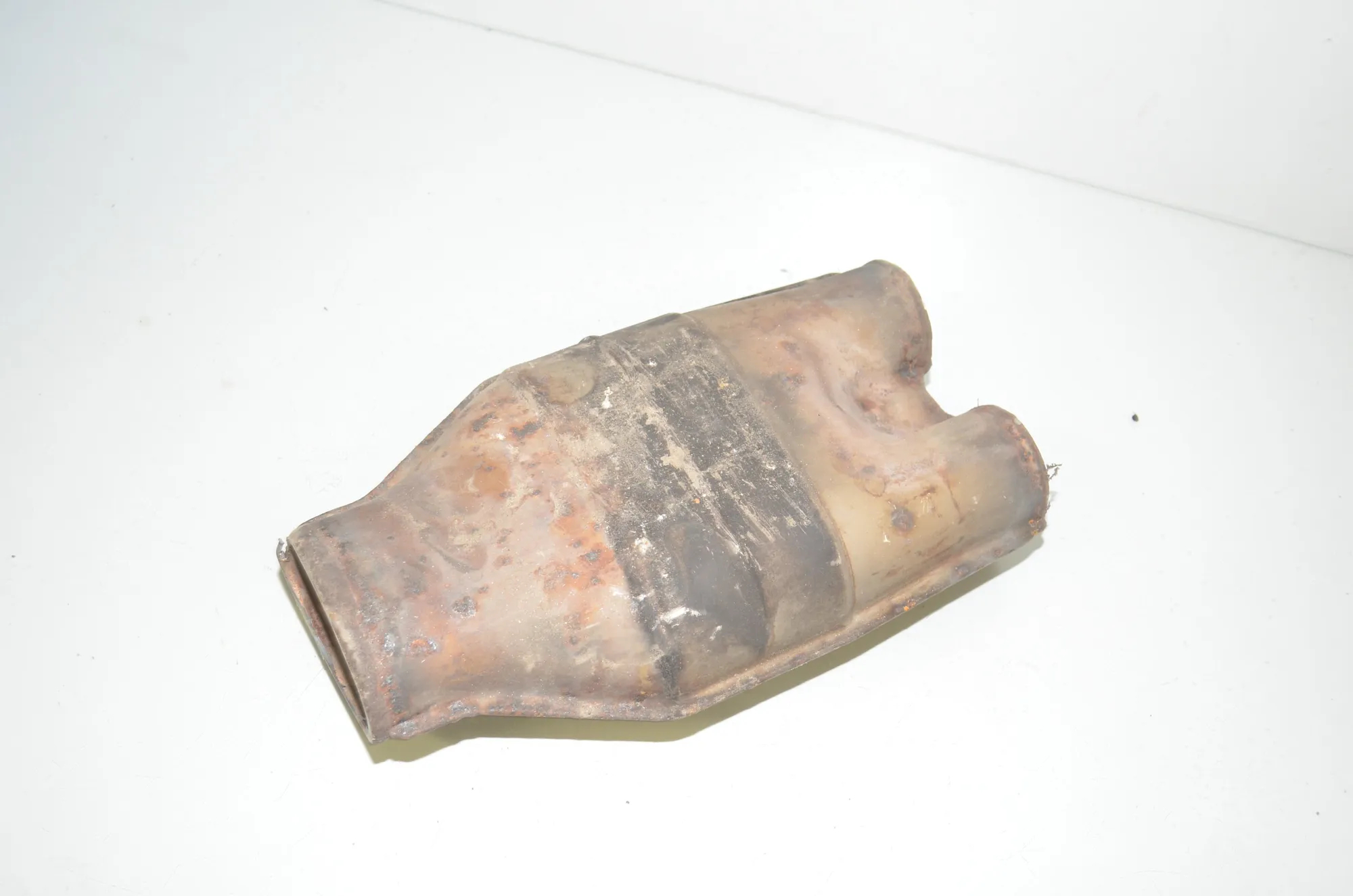 Muffler Exhaust Tank – OEM 8517667 · BMW 5 Touring (F11) BMW 5 Touring (F11) 530 d 2013 – 2