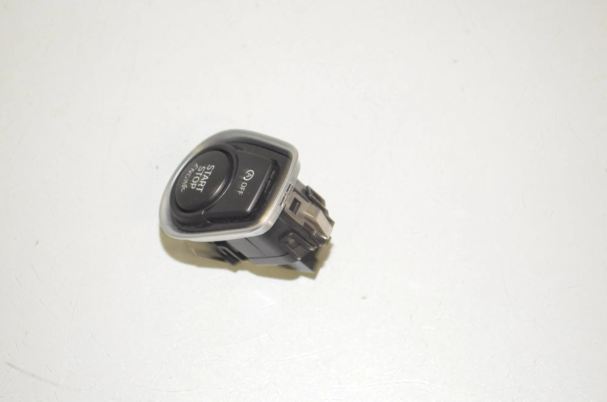 Ignition Start Button – OEM 9250734 · BMW 3 (F30, F80) 330 d xDrive 2015 – 2