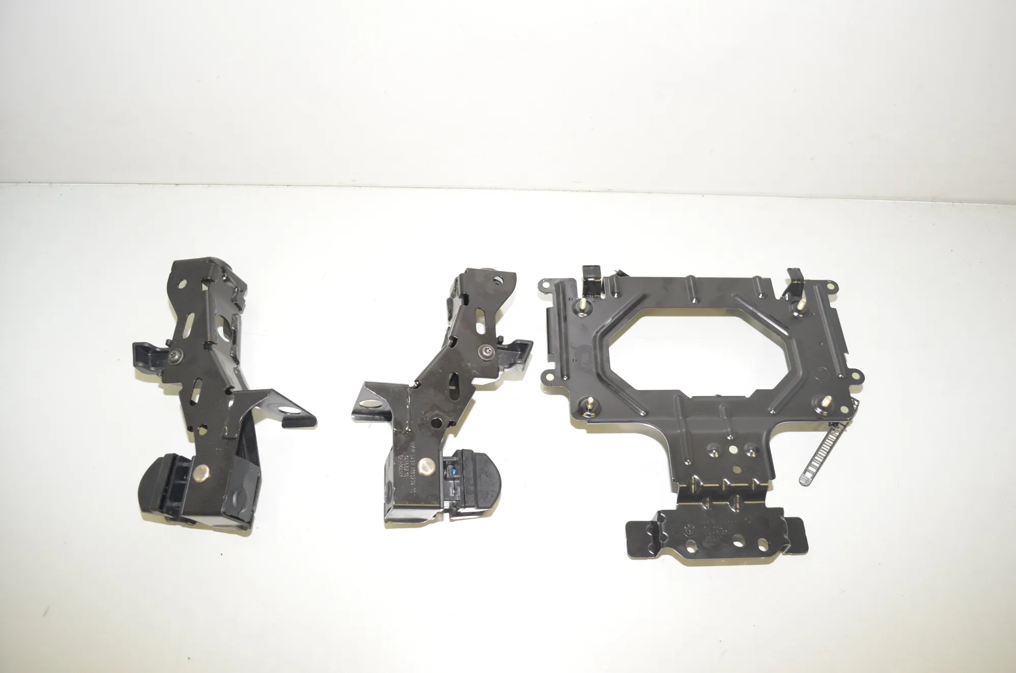 Bracket – OEM 7183273 · BMW 3 Cabrio (E93) 325 d 2010 – 3