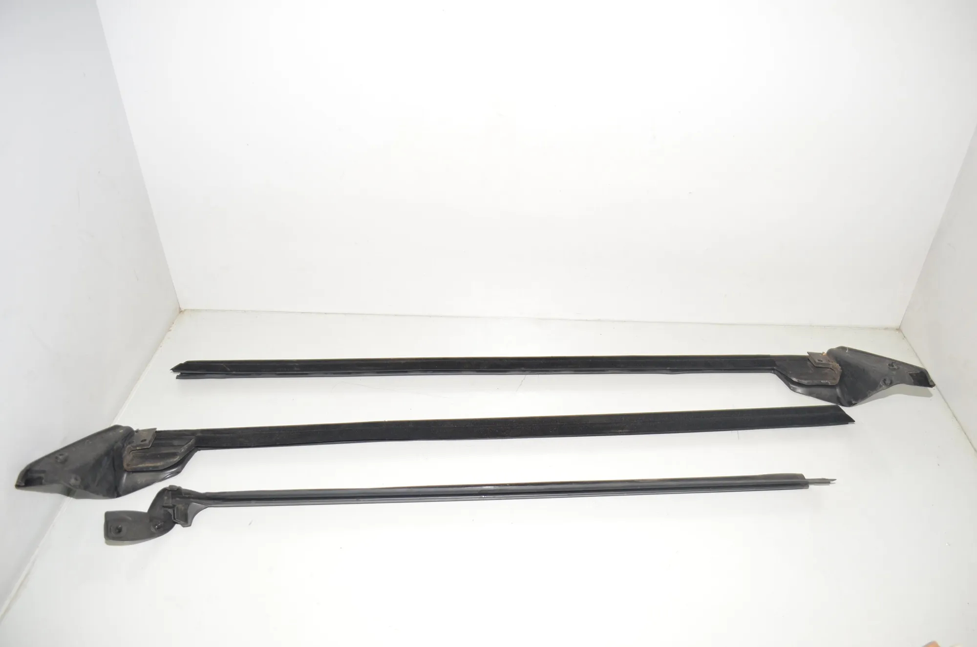 Front Right Door Window Molding – OEM 7119095 · BMW 3 Cabrio (E93) 325 d 2010 – 2
