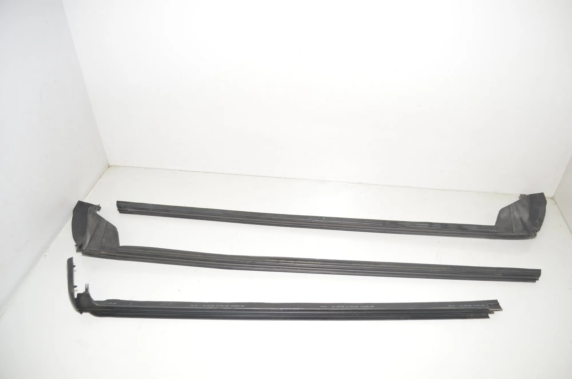 Front Right Door Window Molding – OEM 7119095 · BMW 3 Cabrio (E93) 325 d 2010 – 3