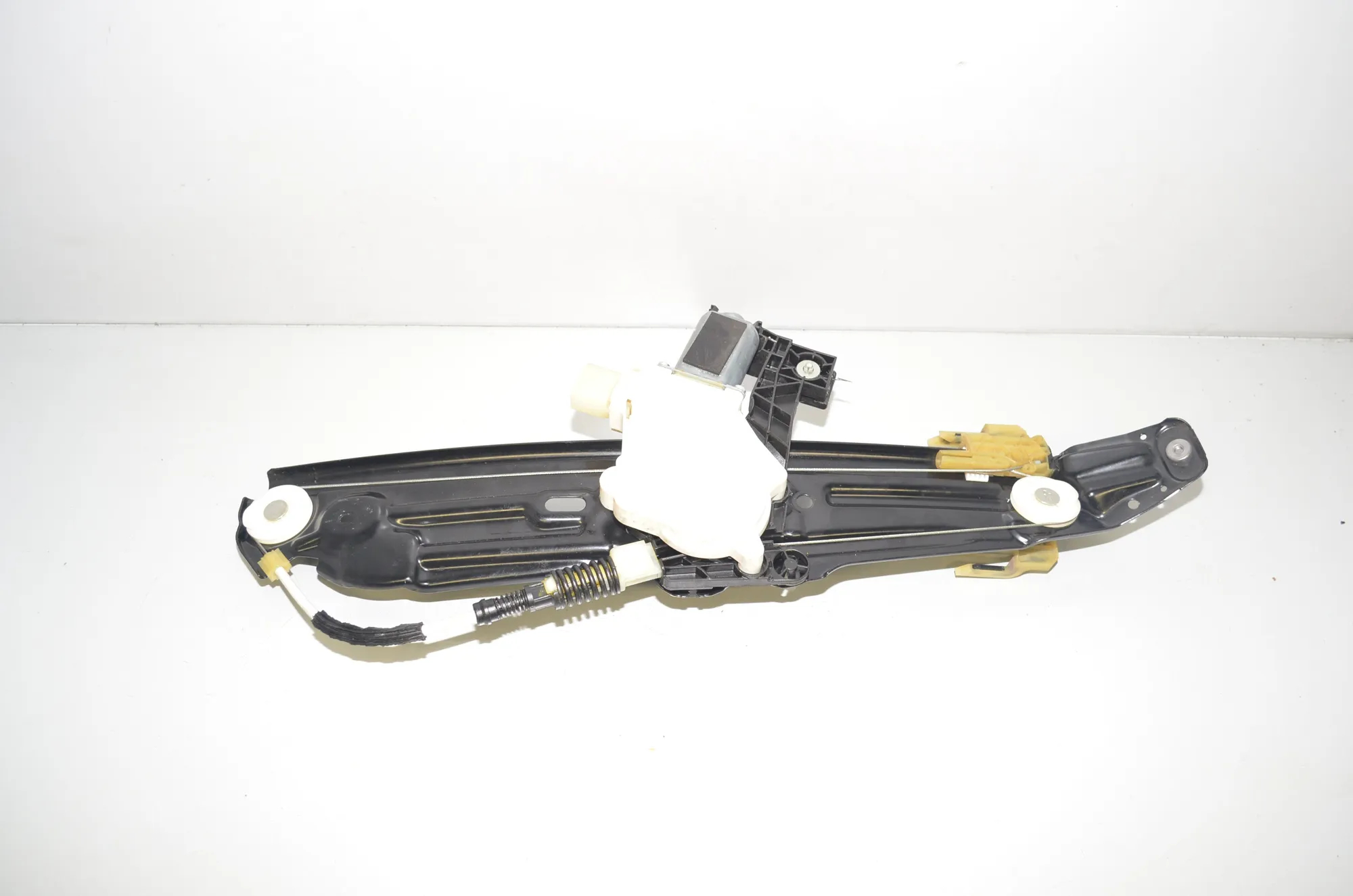 Rear Left Door Window Regulator – OEM 7182121 · BMW 5 Touring (F11) 525 d 2011 – 3