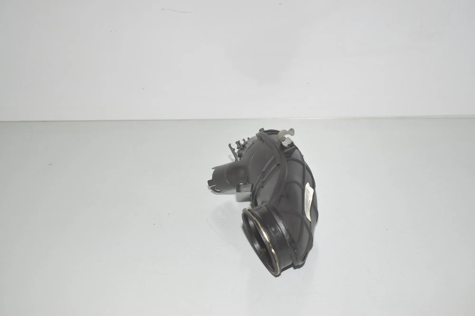 Air Intake Tube – OEM 8507369 · BMW 3 (F30, F80) 330 d xDrive 2015 – 2