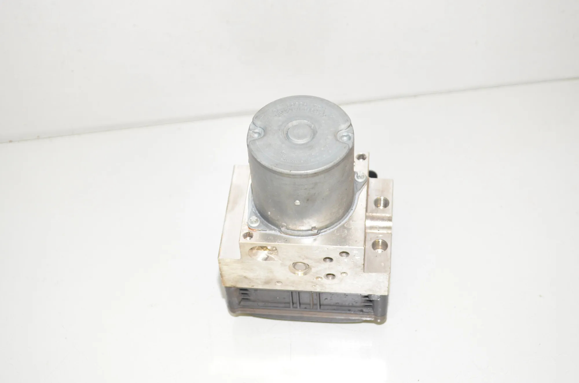 ABS Pump – OEM 34516852809 · BMW 5 Touring (F11) 525 d 2011 – 3