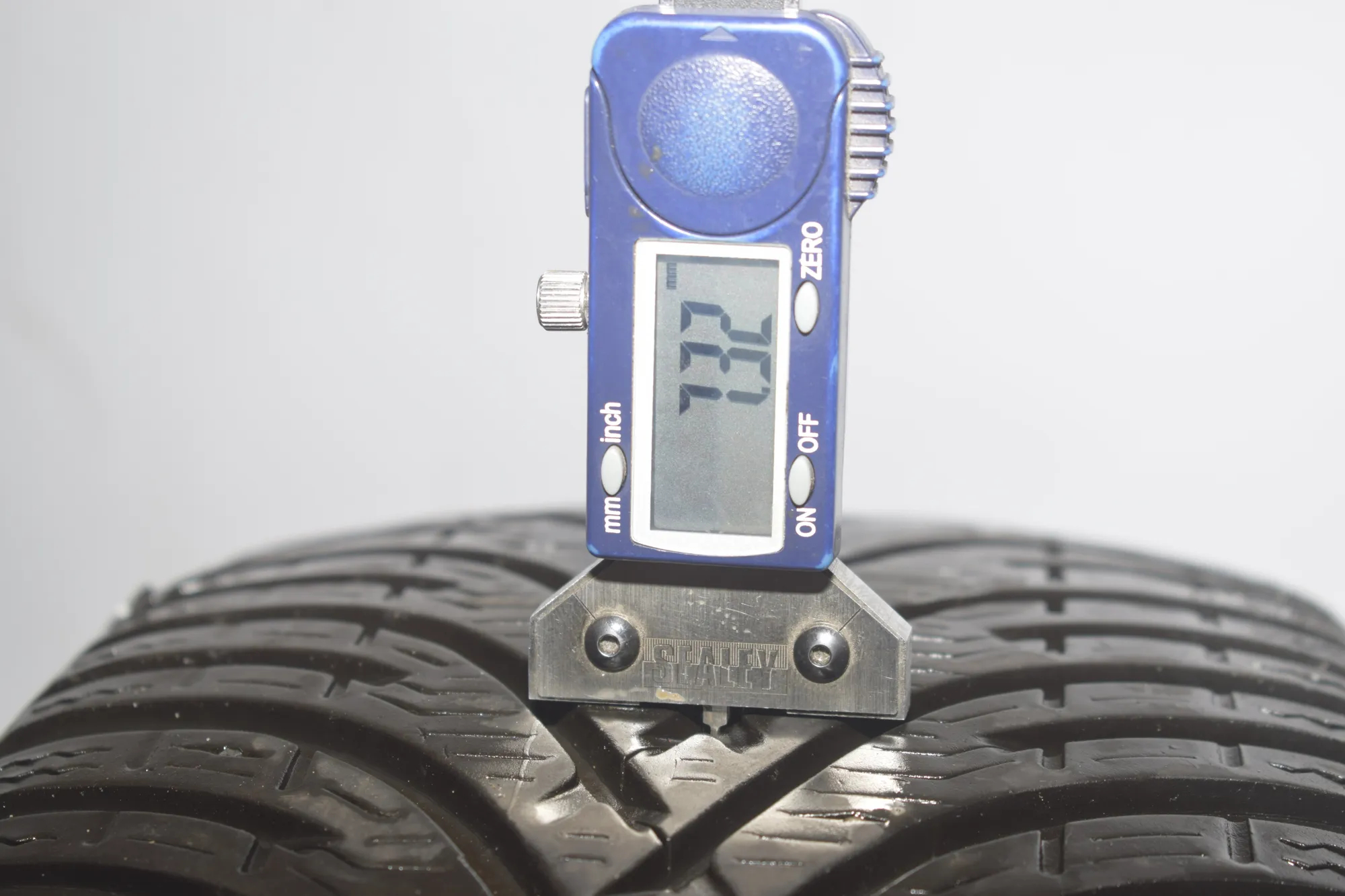 Tire · BMW 2 Gran Tourer (F46) 220 d xDrive 2018 – 8