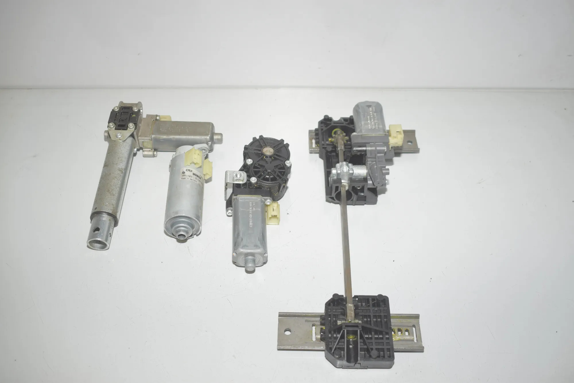 Front Left Seat Control Motor – OEM 8320446 · BMW 7 (E65, E66, E67) BMW 7 (E65, E66, E67) 730 d 2008